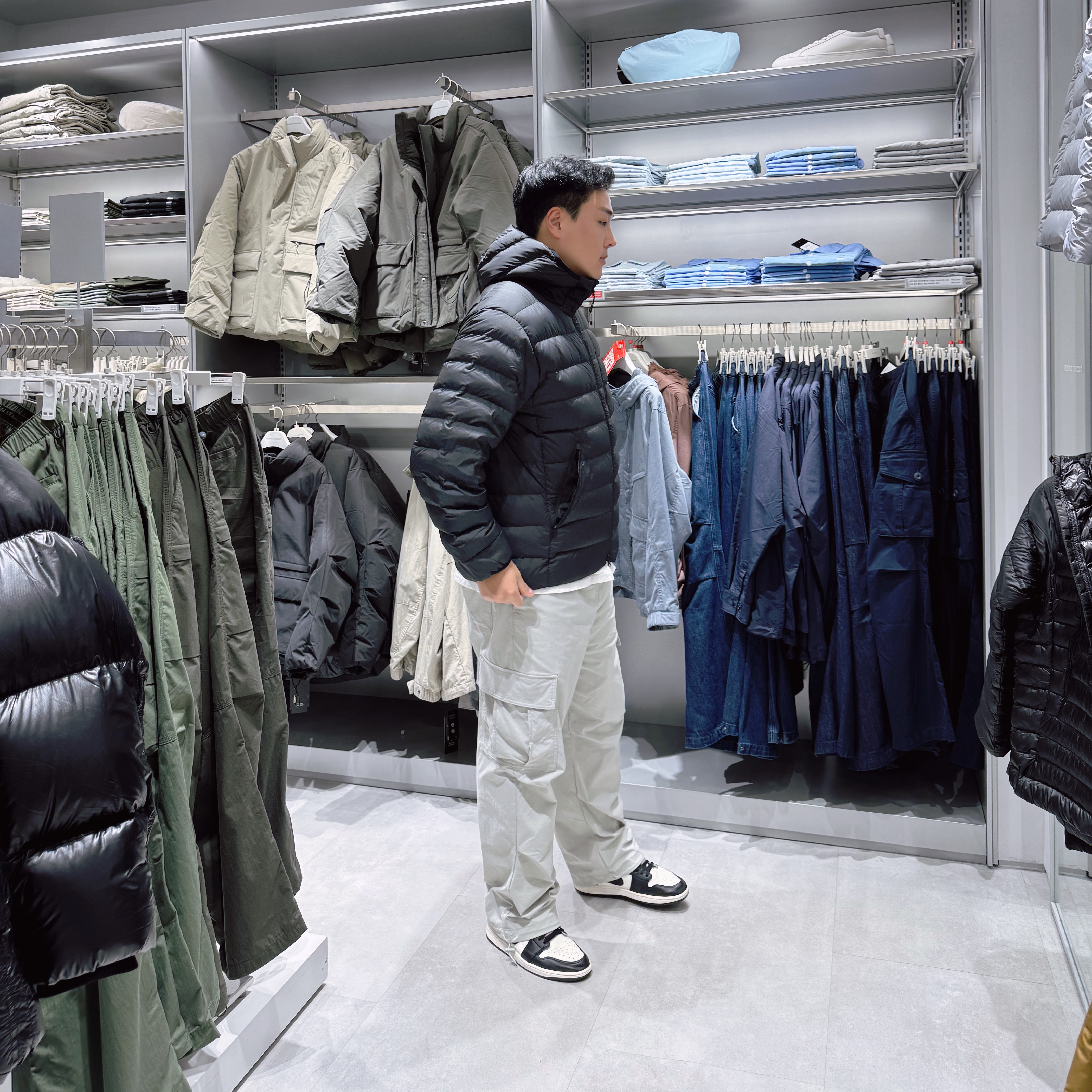 Musinsa Standard City Leisure Hooded Light Down Jacket Black 착용 스타일 - 2