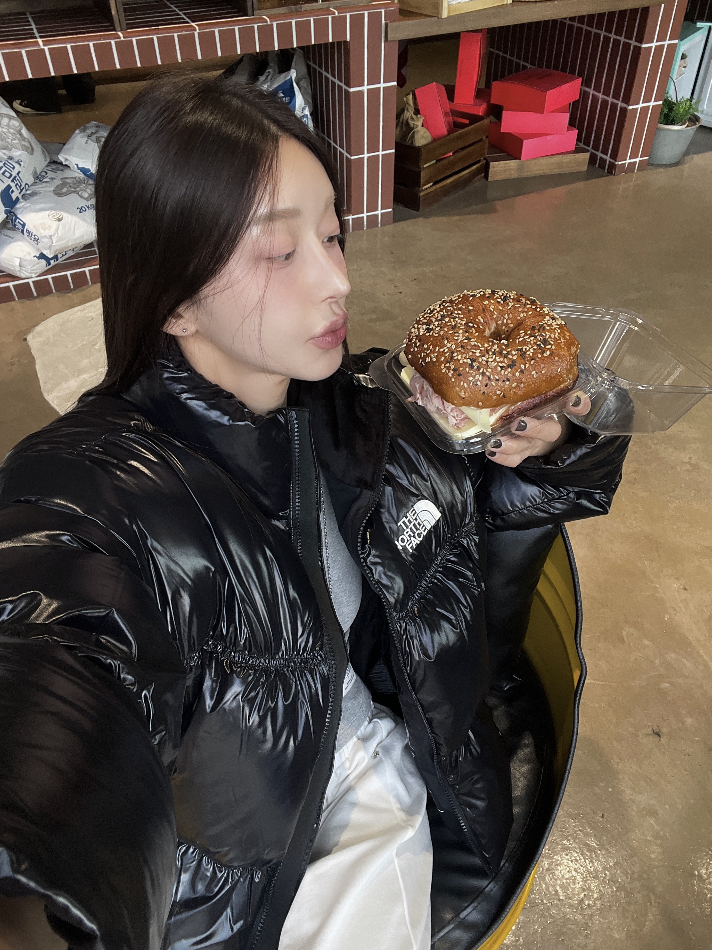 (W) The North Face Ella Down Jacket RDS Black - 25FW 착용 스타일 - 3