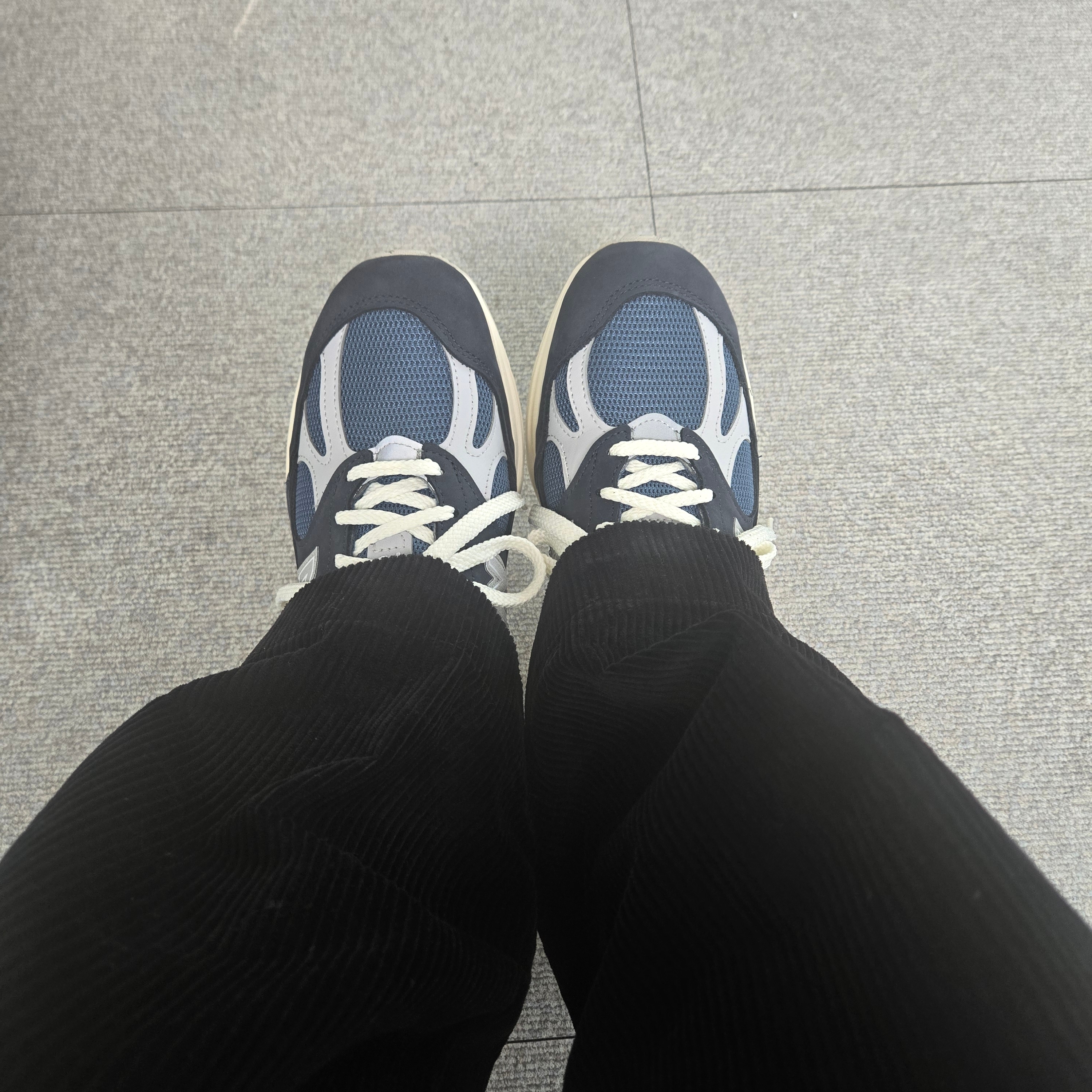 New Balance 991v2 Made in UK Total Eclipse Indian Teal 착용 스타일 - 2