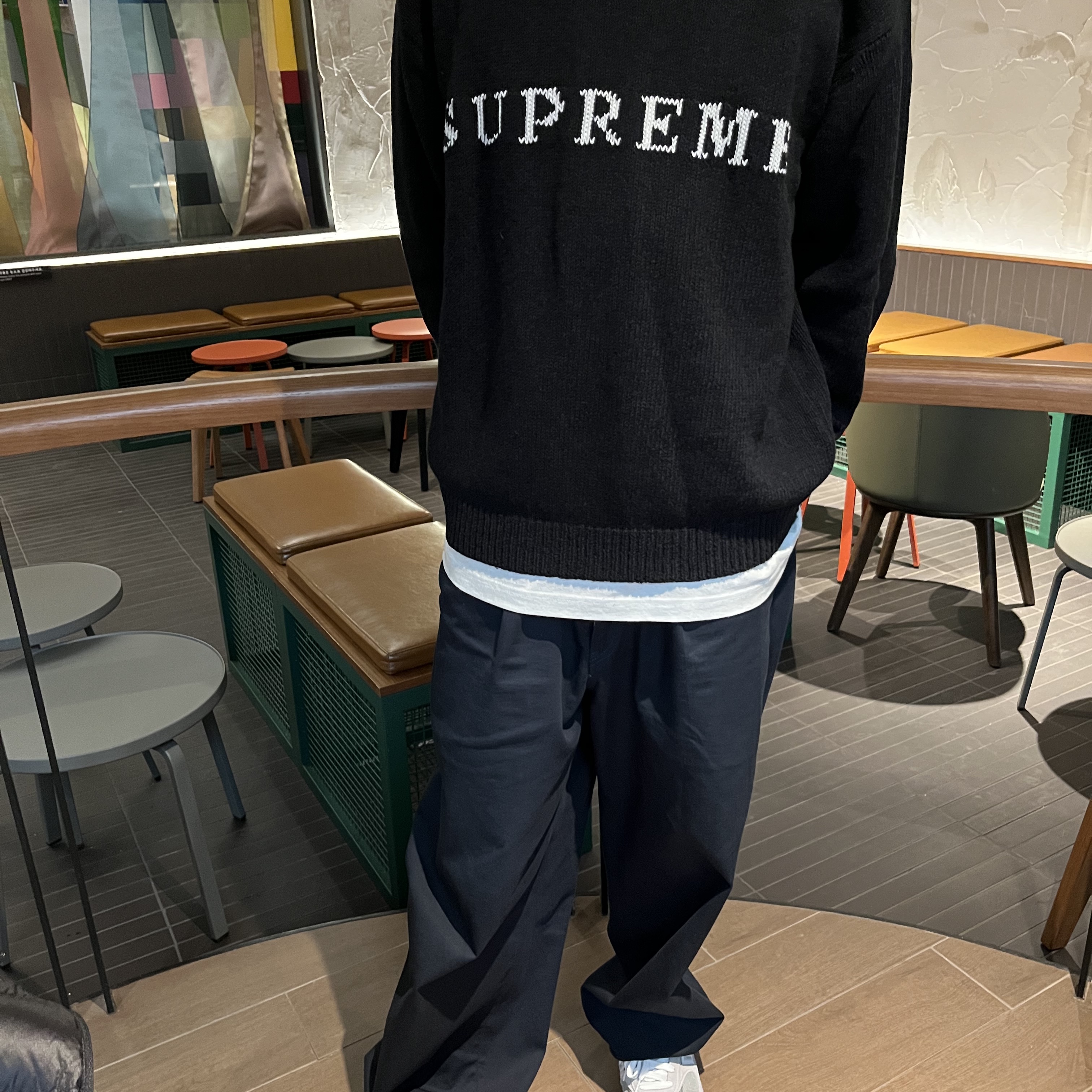 Supreme Contrast Logo Sweater Black - 25SS 착용 스타일 - 4