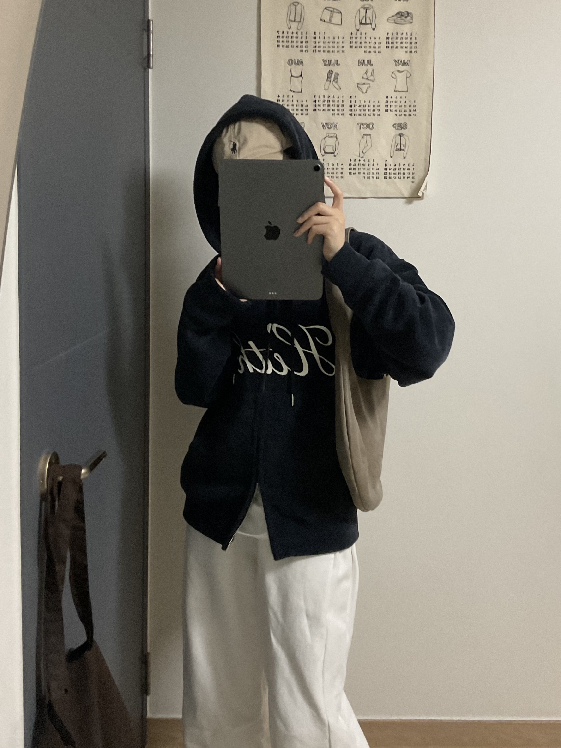 Emis Logo Embossed Shoulder Bag Brown, [20% 적립] Polo Ralph Lauren Cotton Chino Baseball Cap Nubuck Relay Blue - 25SS 착용 스타일 - 5