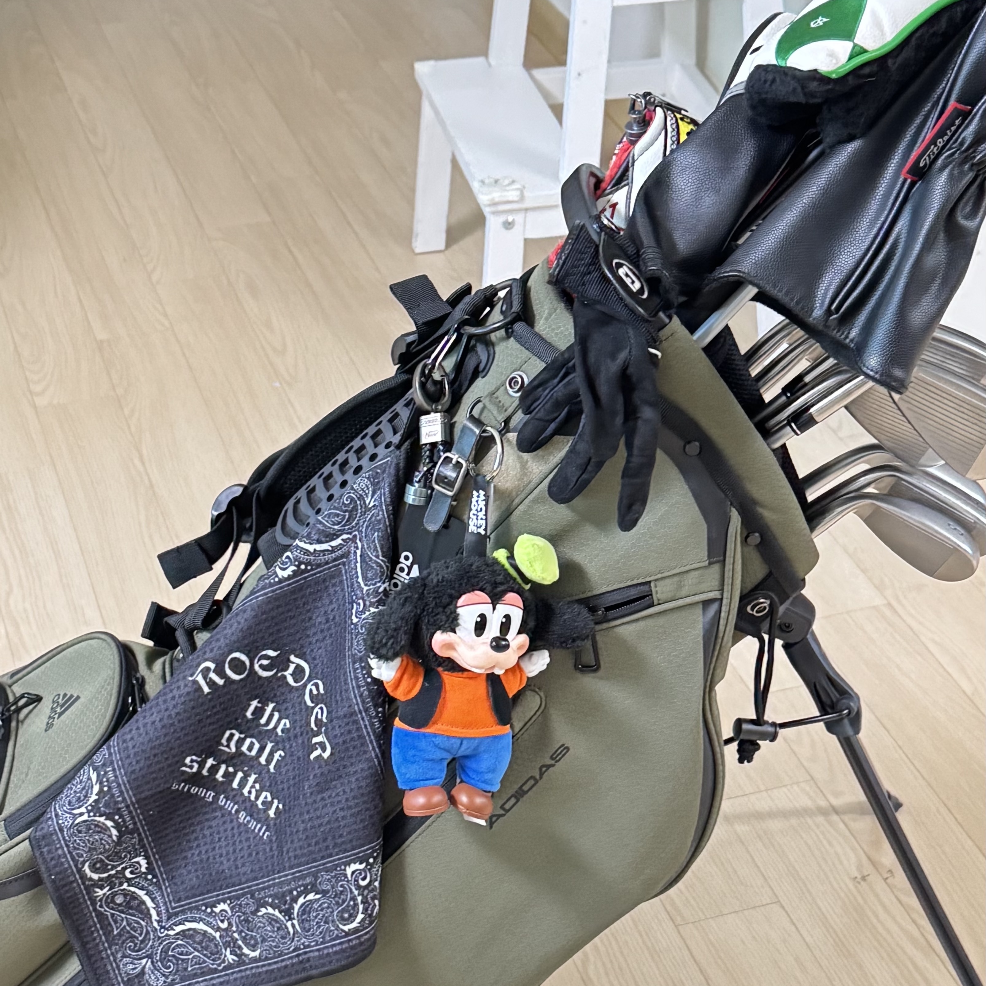 Pop Mart Mickey Family Cute Together Keychain Series Goofy (Opened Case) 착용 스타일 - 1
