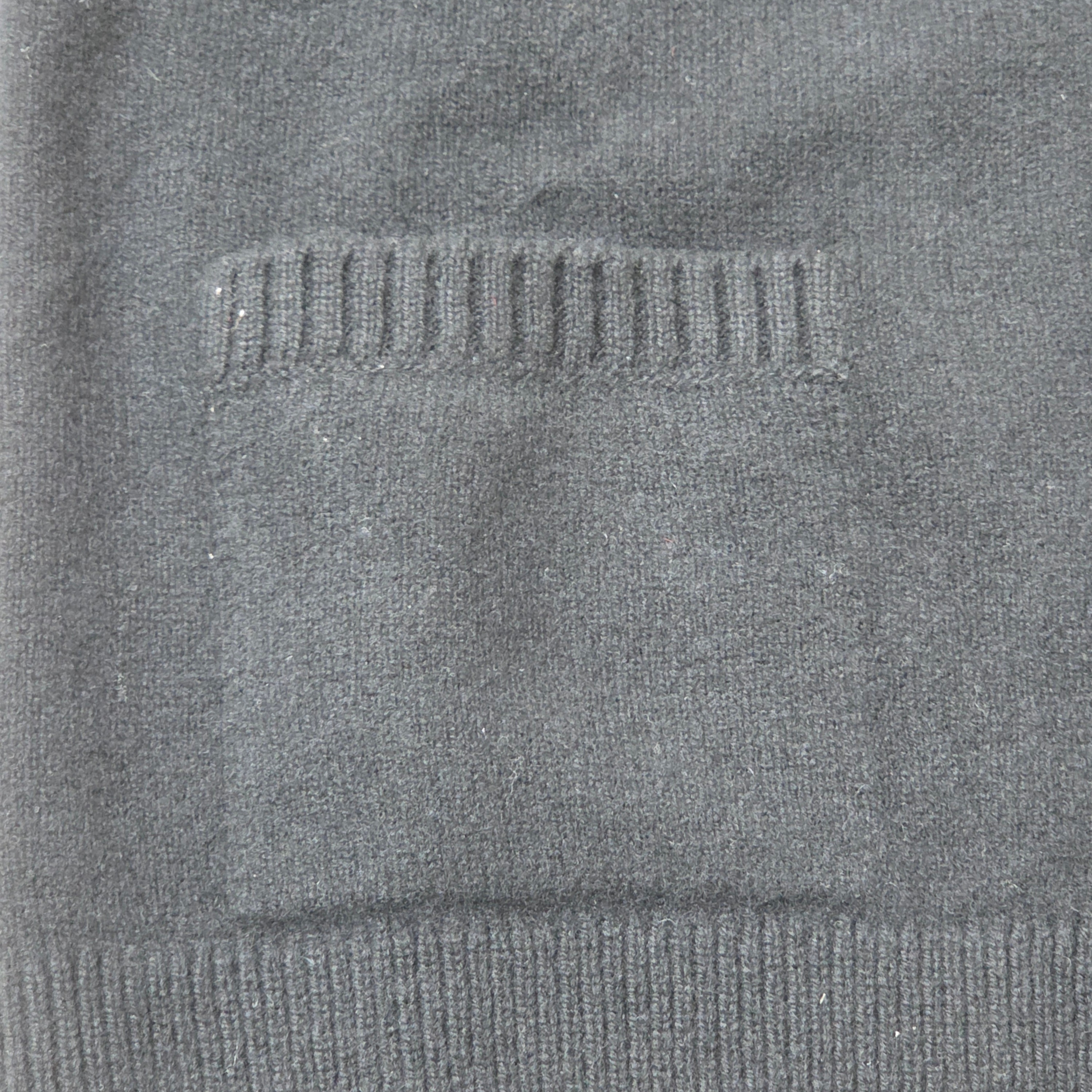 Maison Kitsune Bold Fox Head Patch Regular Cardigan in Lambswool Black 착용 스타일 - 2