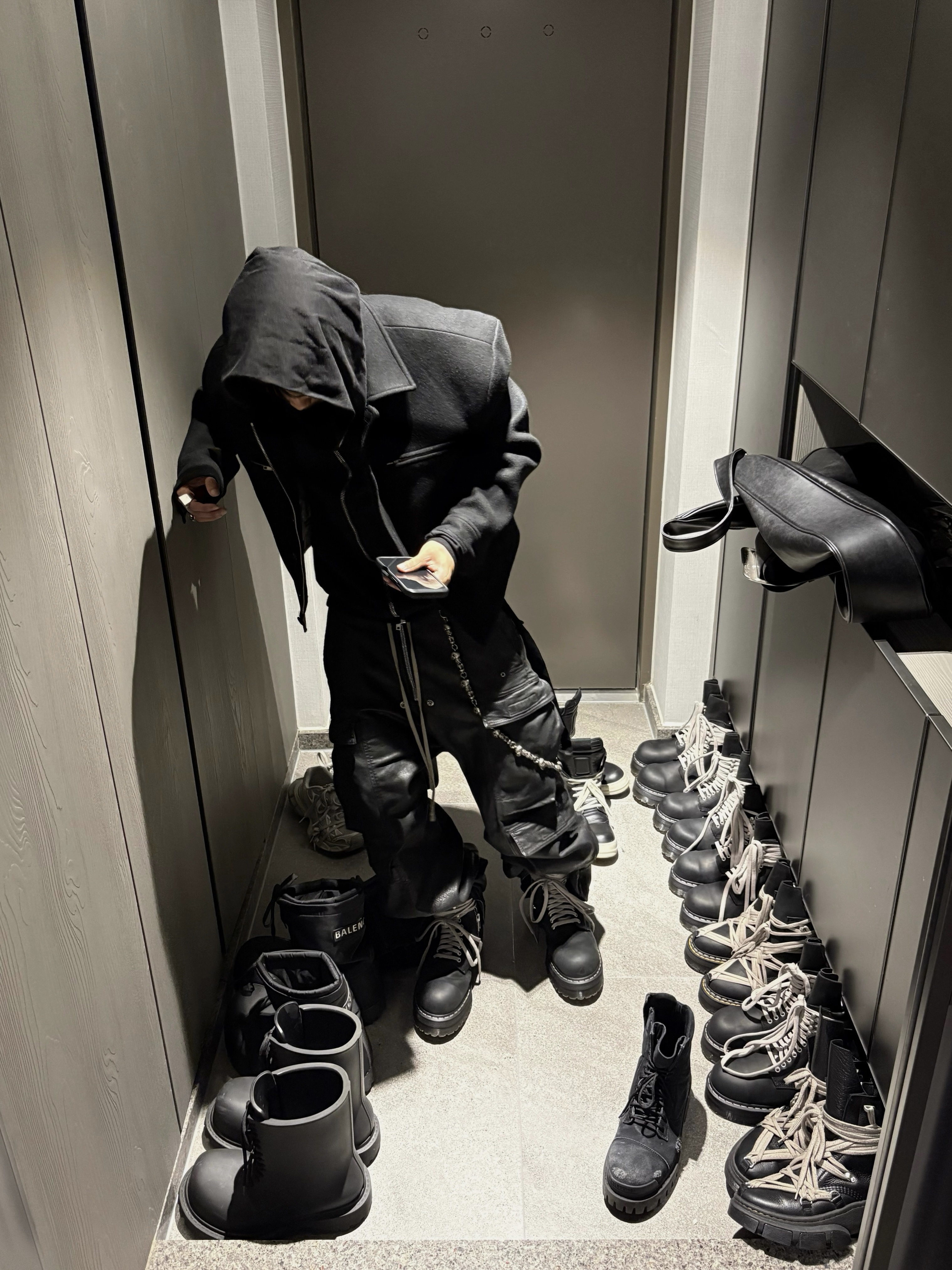 Dr. Martens x Rick Owens Quad Sole Steel Toe Boots Black, Dr. Martens x Rick Owens 1460 Quad Sole Mega Lace Boots Black 착용 스타일 - 2