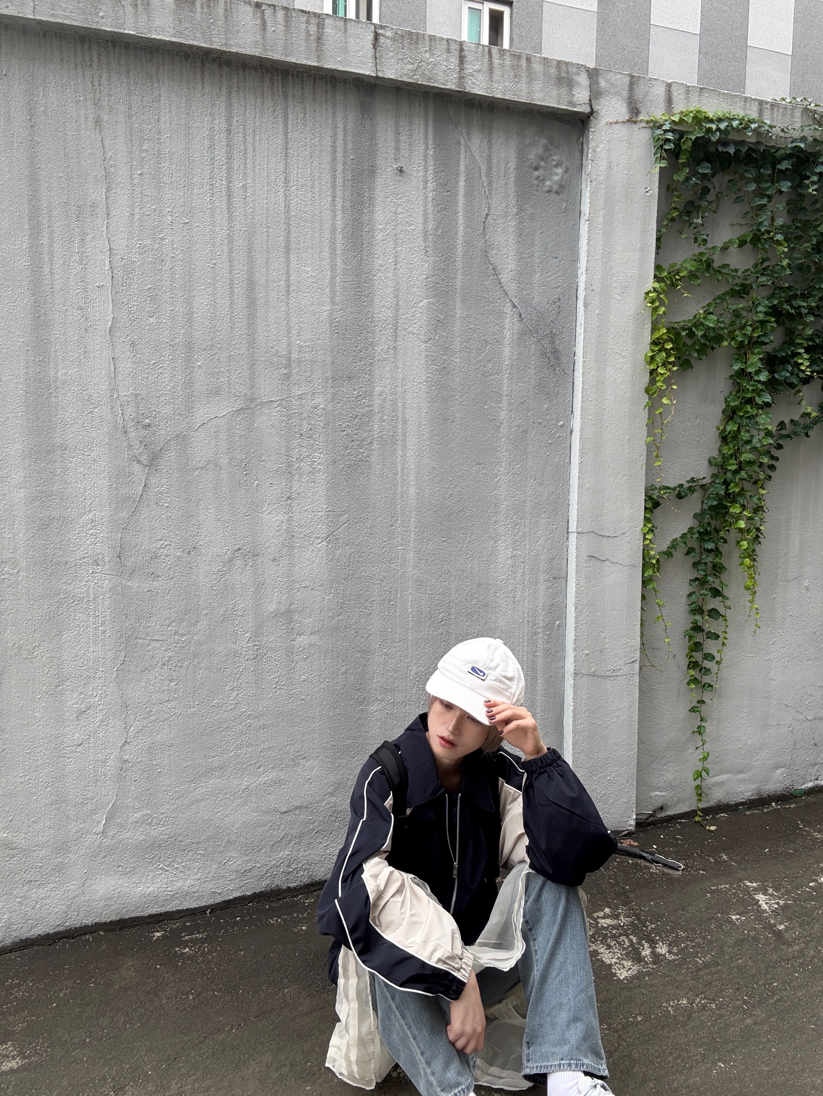 SLOW RECORD HOUSE Piping Line Windbreaker Navy 착용 스타일 - 7