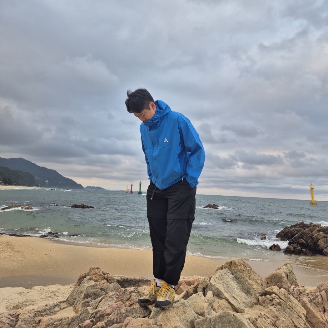 Nike ACG Storm-Fit ADV Cascade Rains Full Zip Jacket Light Photo Blue Summit White - Asia, Nike ACG Zip-Off Trail Pants Black - Asia 착용 스타일