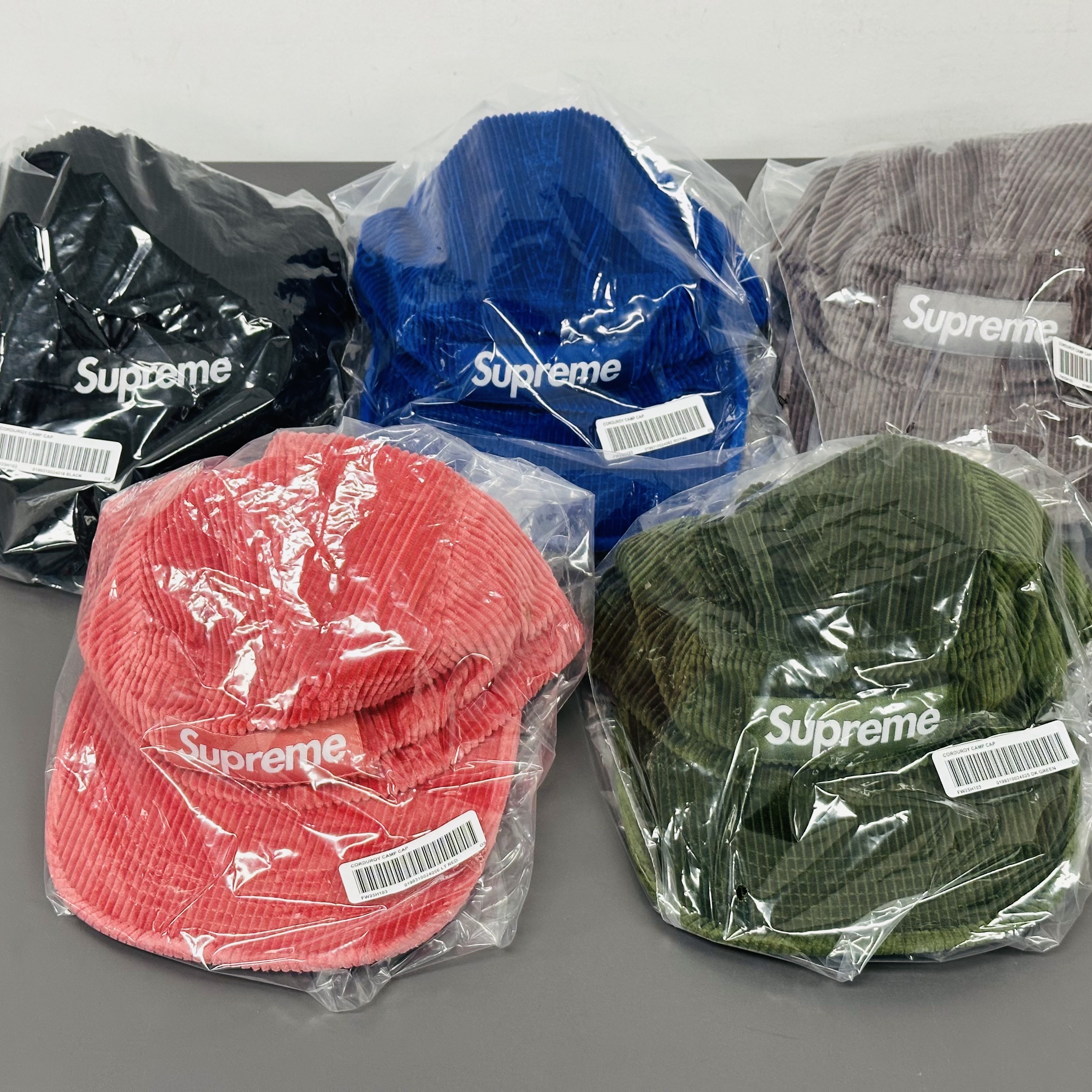 Supreme Corduroy Camp Cap Grey - 25FW, Supreme Corduroy Camp Cap Royal - 25FW 착용 스타일