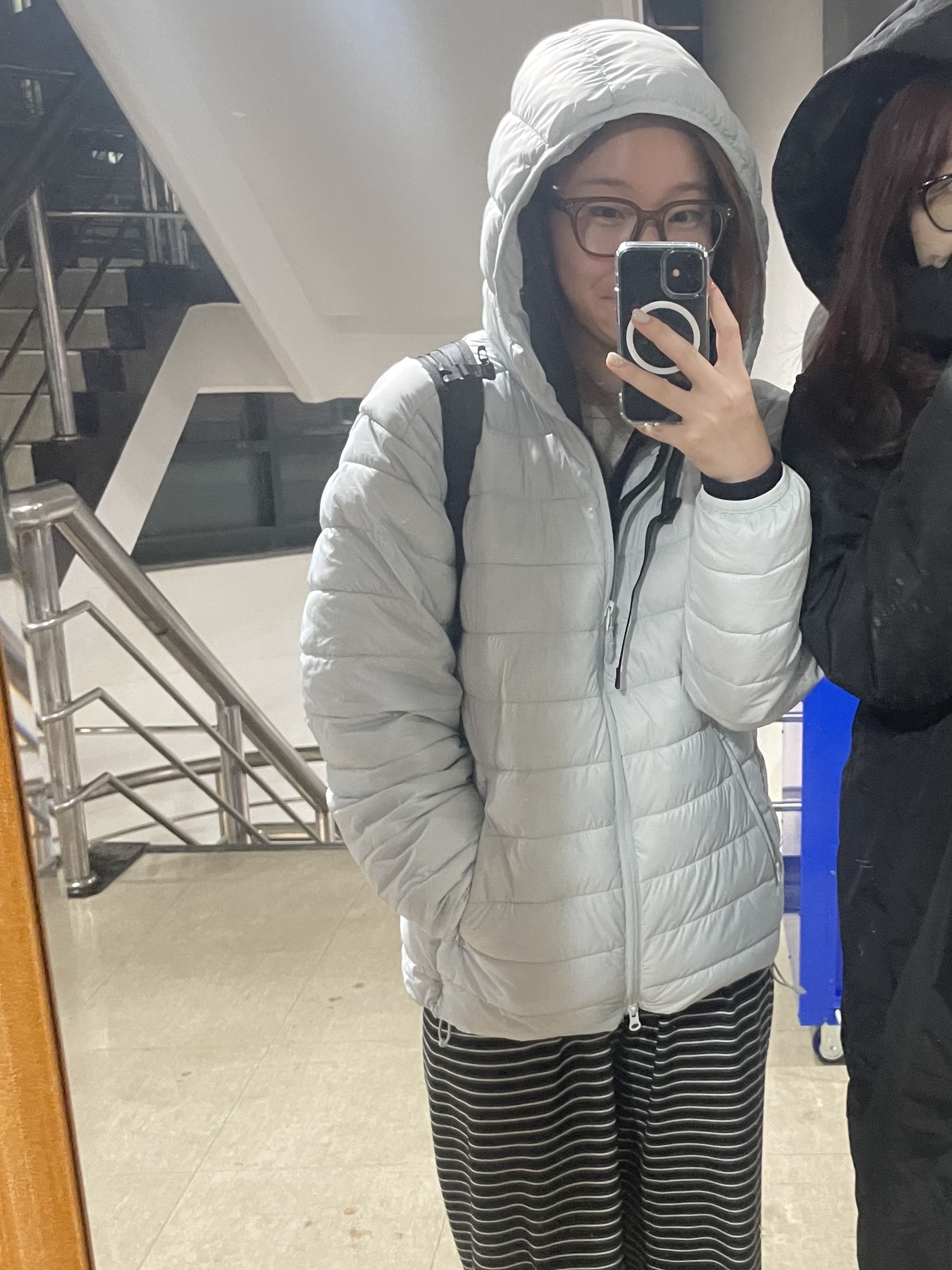 Spao Thin-Light Hooded Jacket Pale Blue 착용 스타일 - 5