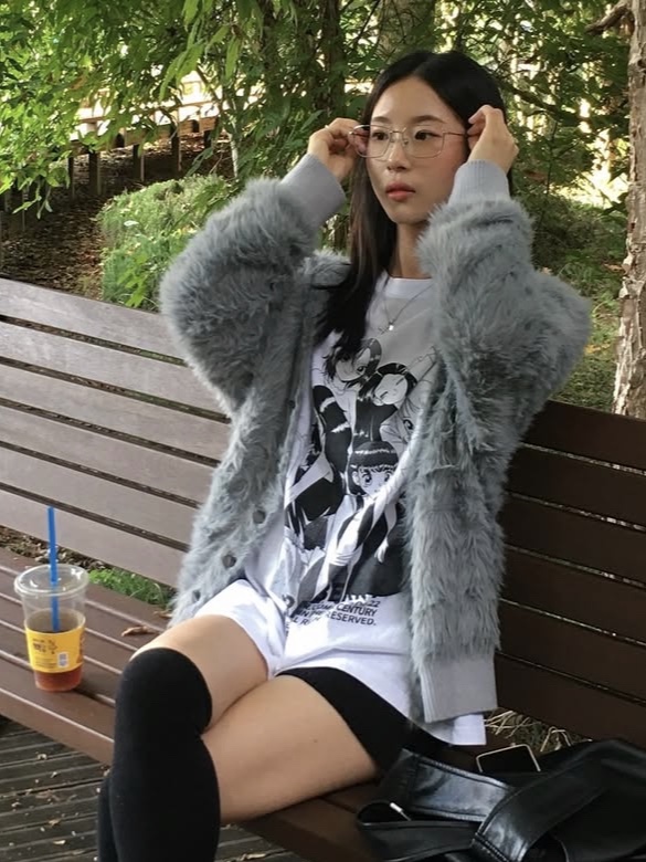 PHOS333 Hairy Cardigan Blue Grey, PHOS333 Hairy Cardigan Beige 착용 스타일 - 2