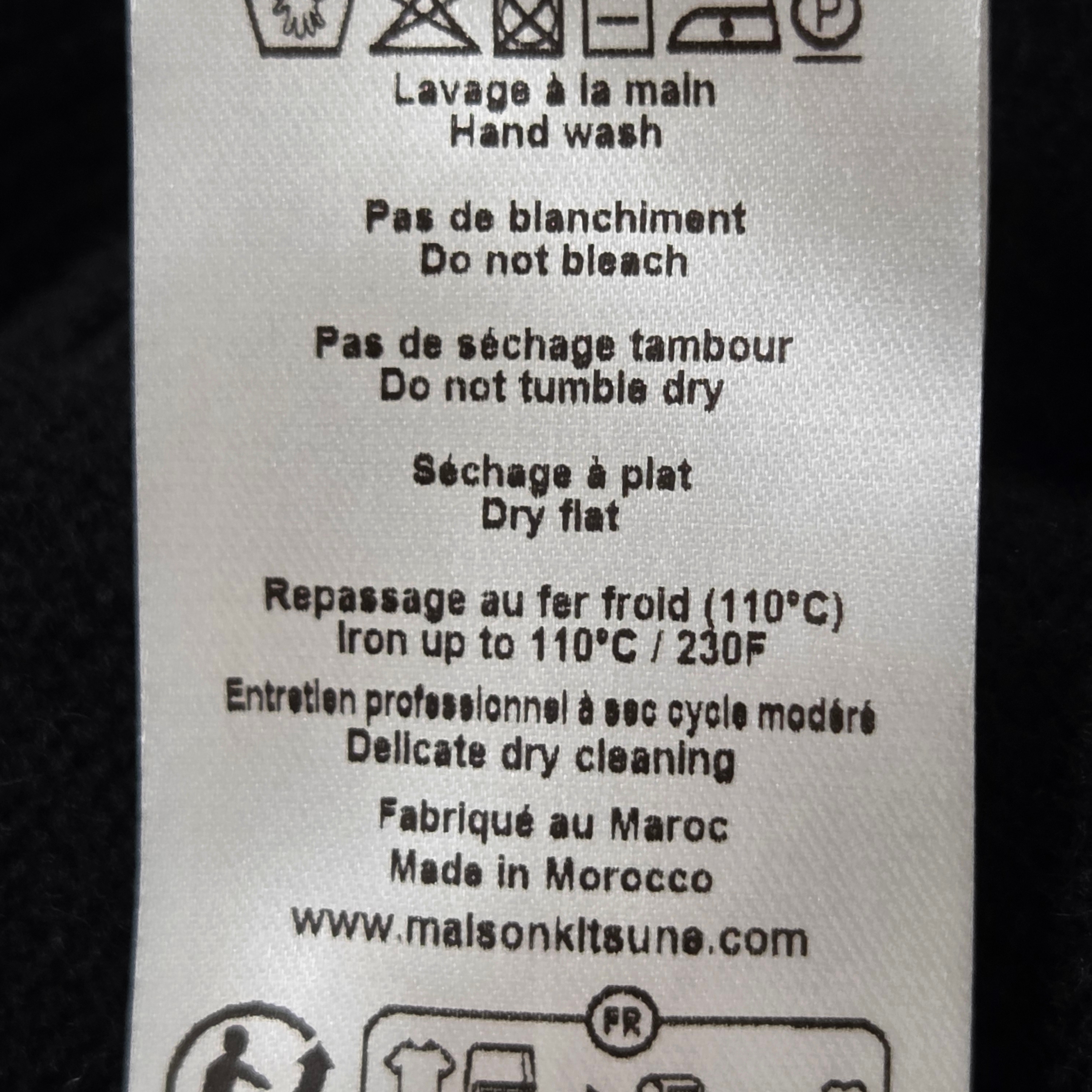 Maison Kitsune Bold Fox Head Patch Regular Cardigan in Lambswool Black 착용 스타일 - 4