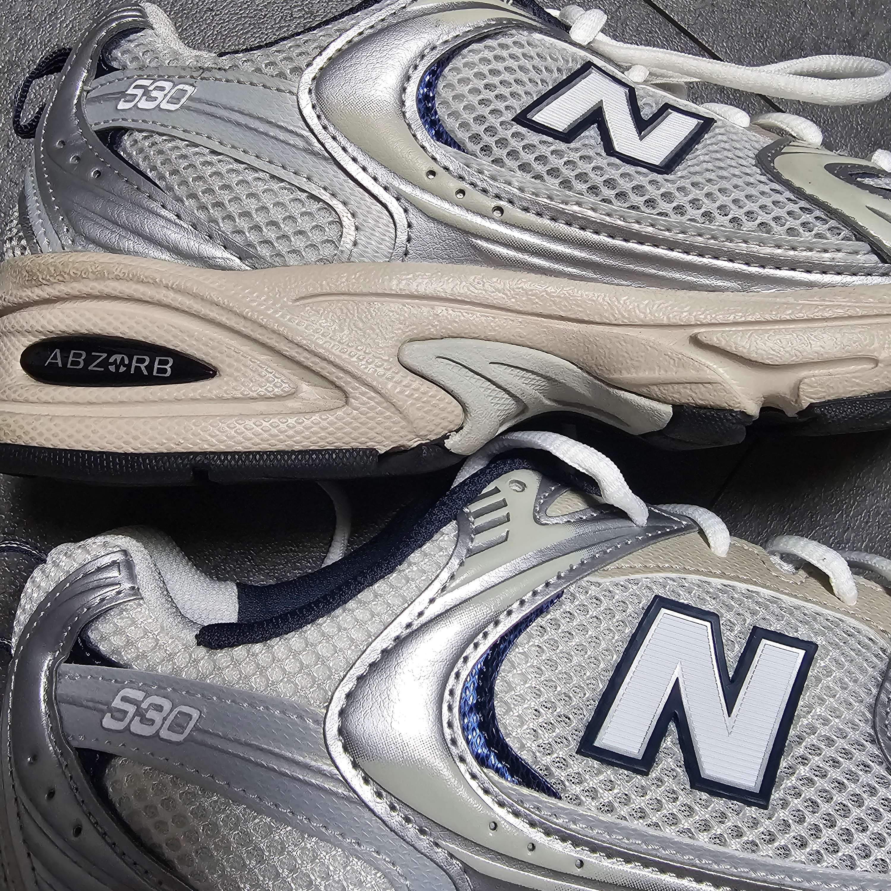New Balance 530 Steel Grey 착용 스타일 - 2