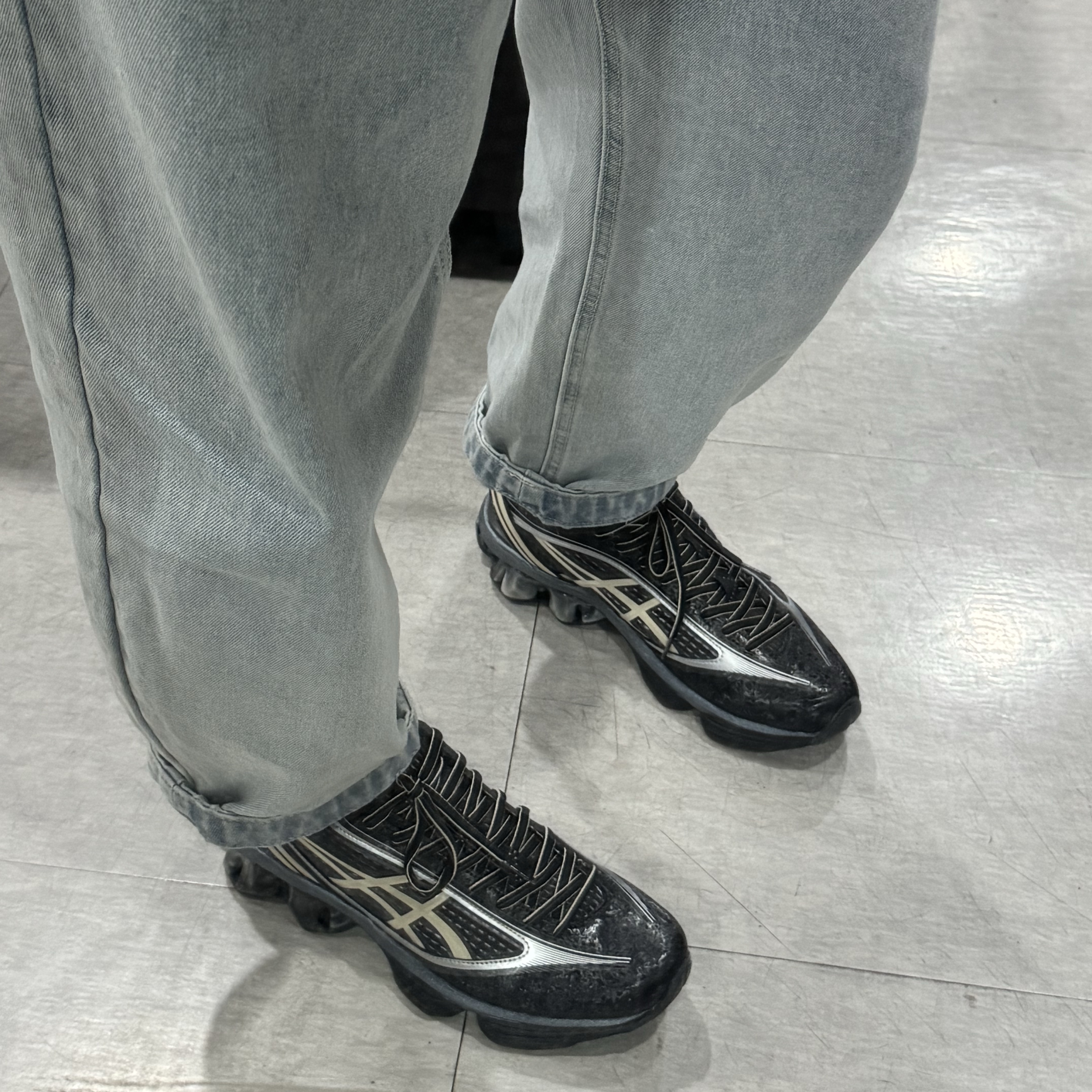 Asics Gel-Kinetic Fluent Black Vanilla 착용 스타일 - 1