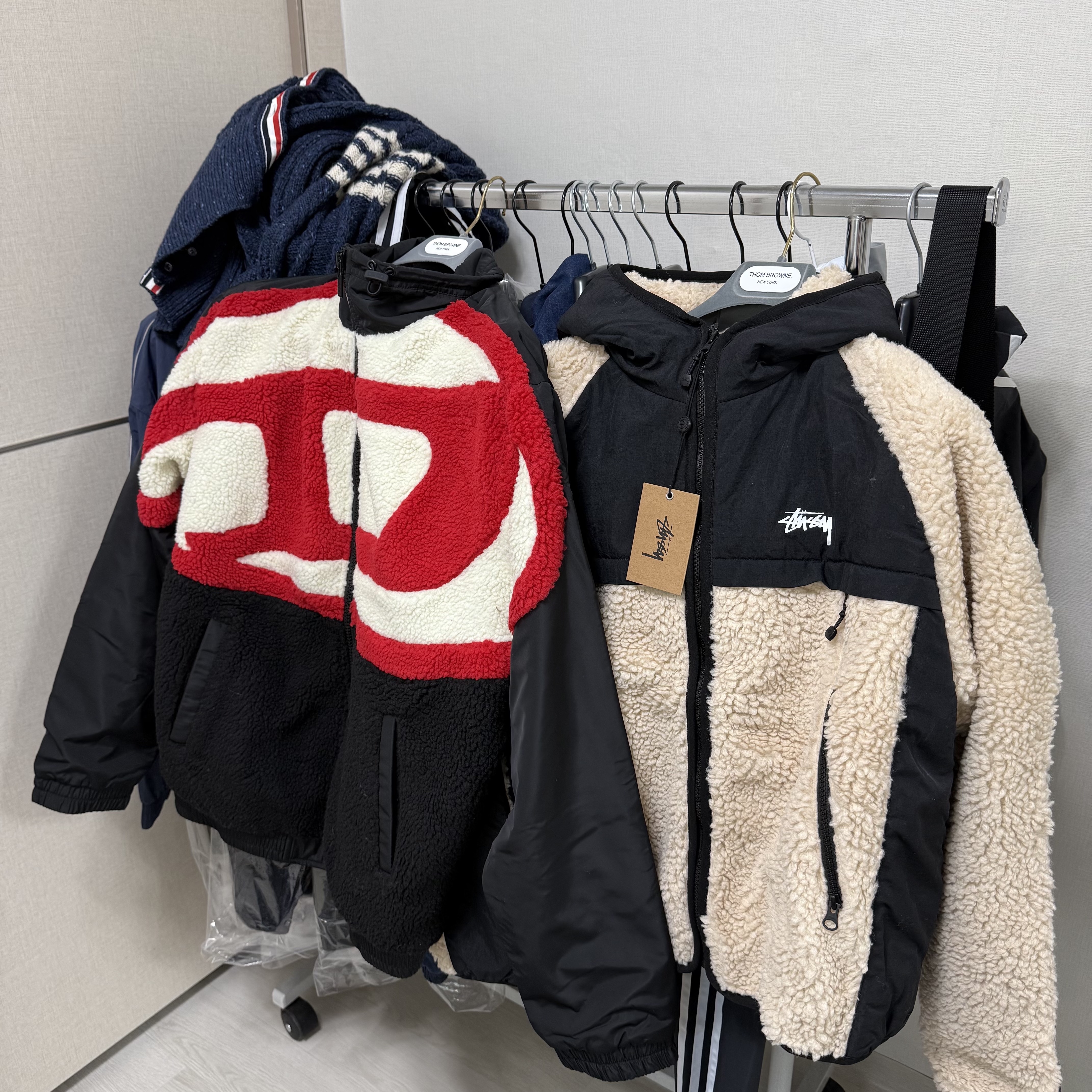 Diesel S-Ovady Boa Nylon Mix Material Mock Neck Jacket Black Red, Stussy Sherpa Paneled Hooded Jacket Beige 착용 스타일