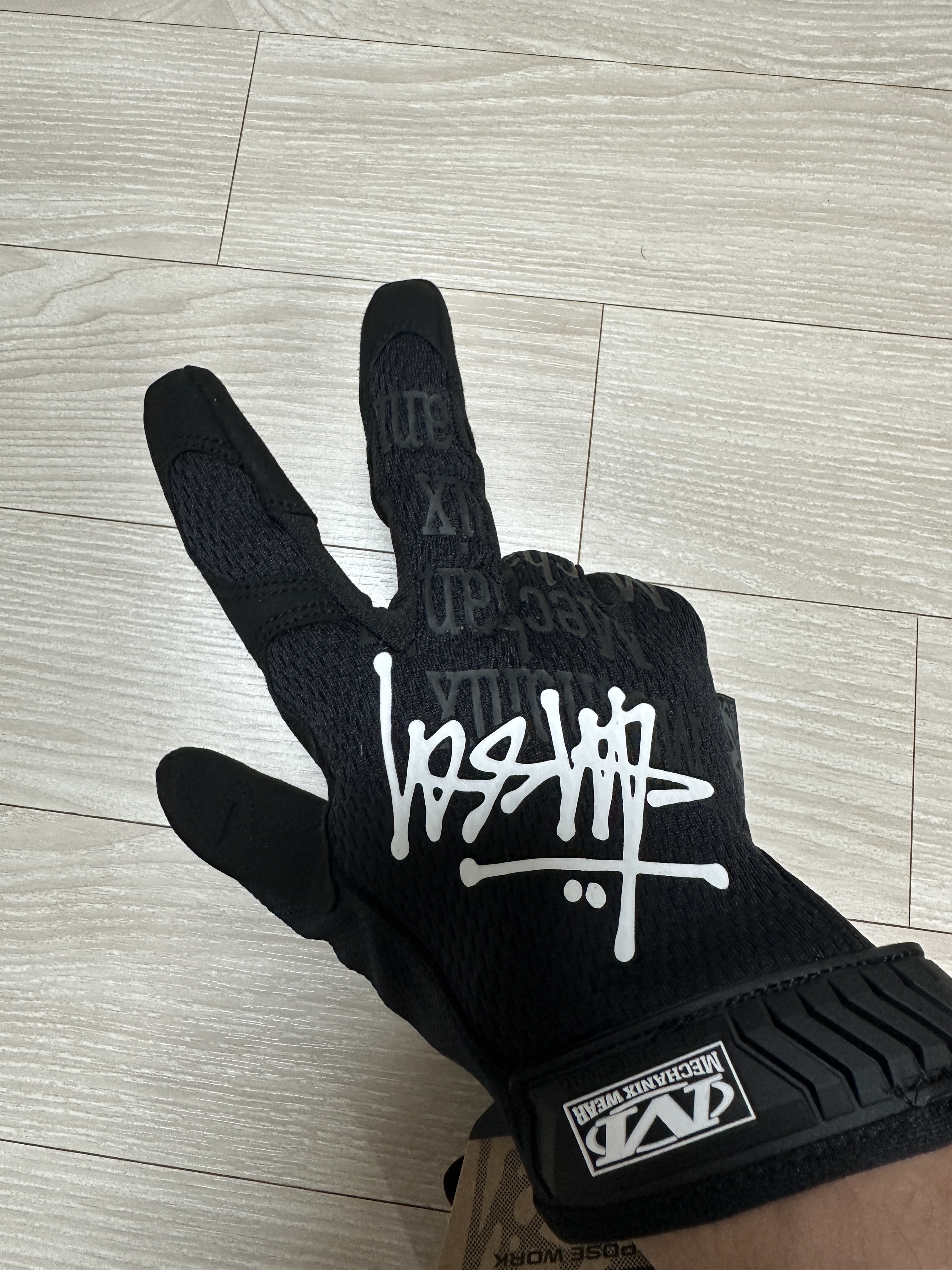 Stussy Mechanix Gloves Black 착용 스타일