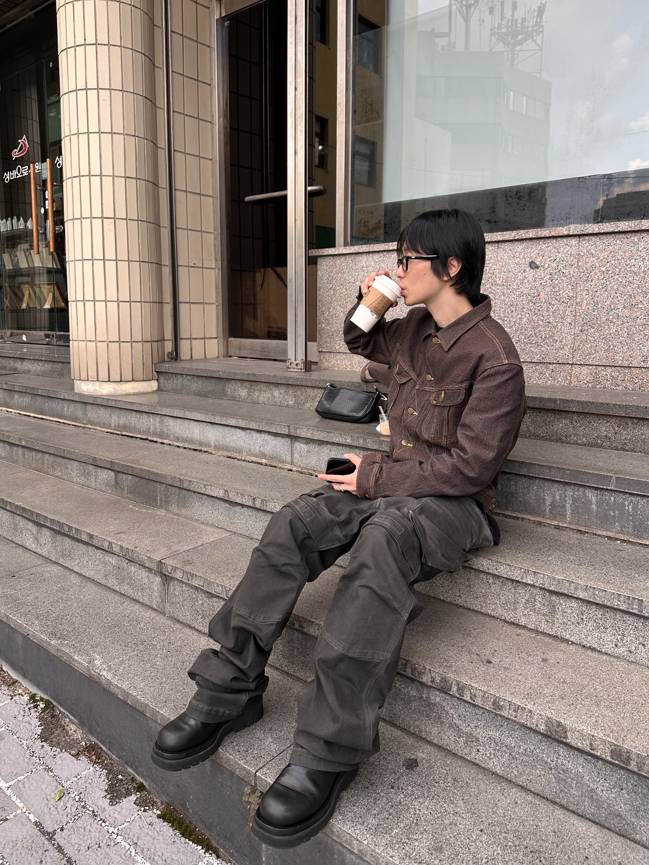 Kapital No.5 Century Denim Westerner Jacket Brown, Bottega Veneta Lug Chelsea Ankle Boot Black 착용 스타일 - 1