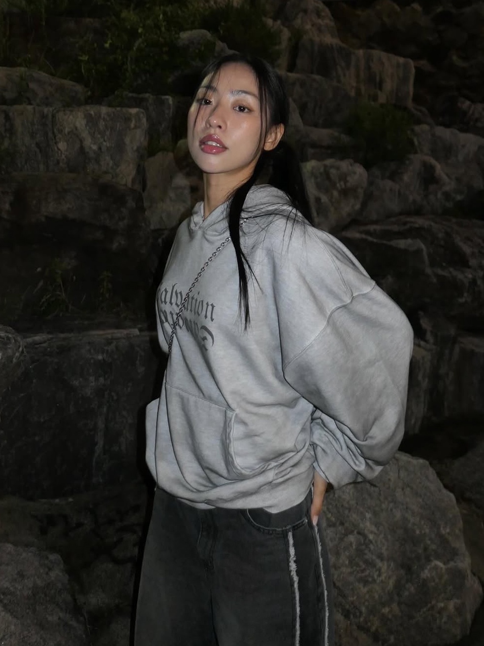 PHOS333 Stain Washed Hoodie, PHOS333 Two Tone Panel Jean Black 착용 스타일 - 2