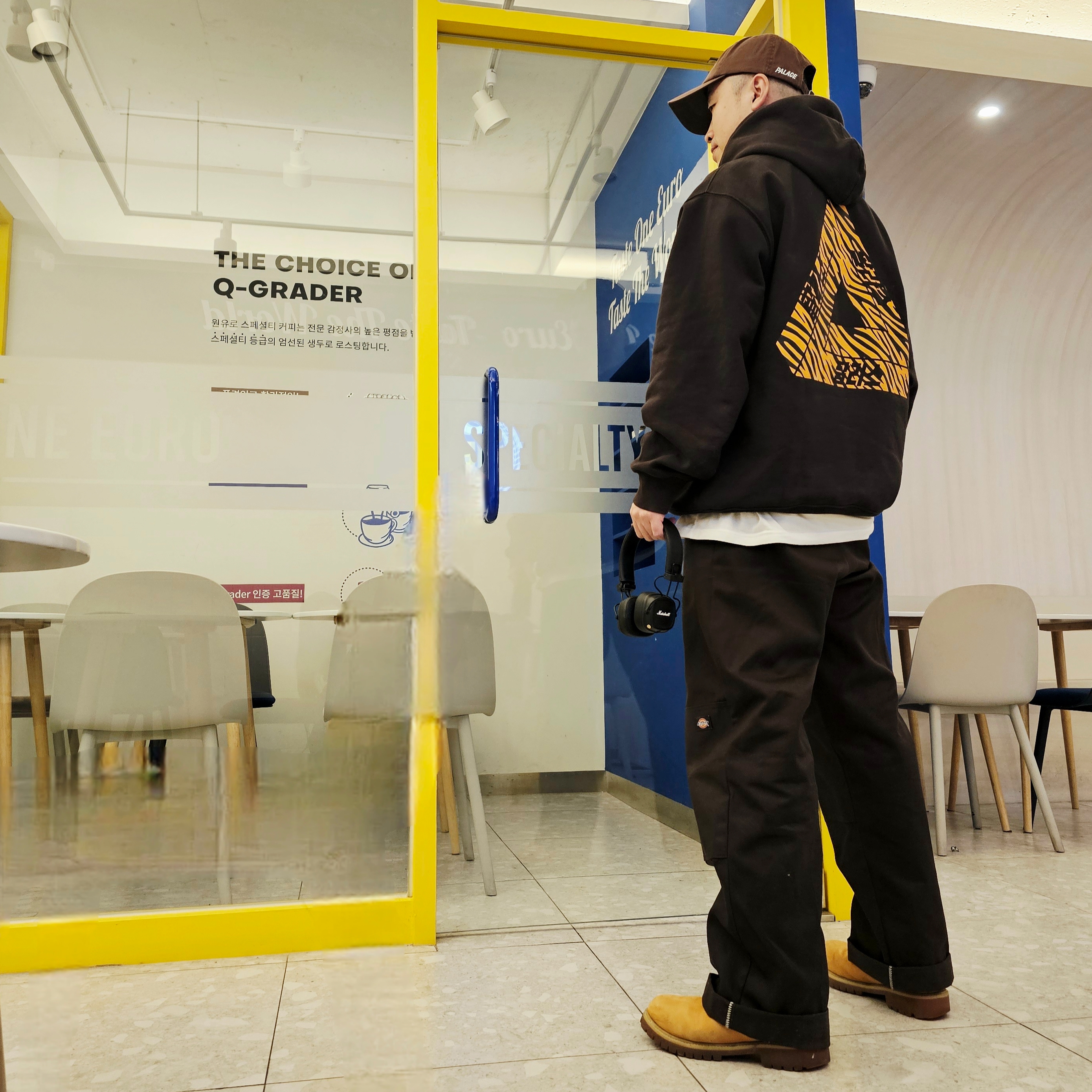 Palace P 6-Panel Caked Brown - 24FW, Palace Korea Hoodie Black - 24SS 착용 스타일