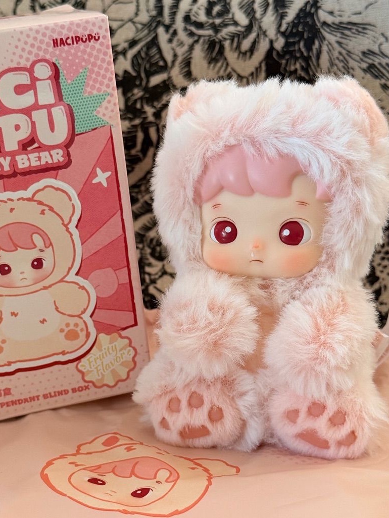 Pop Mart Hacipupu Gummy Bear Series Vinyl Plush Pendant Peach Flavor (Opened Case) 착용 스타일