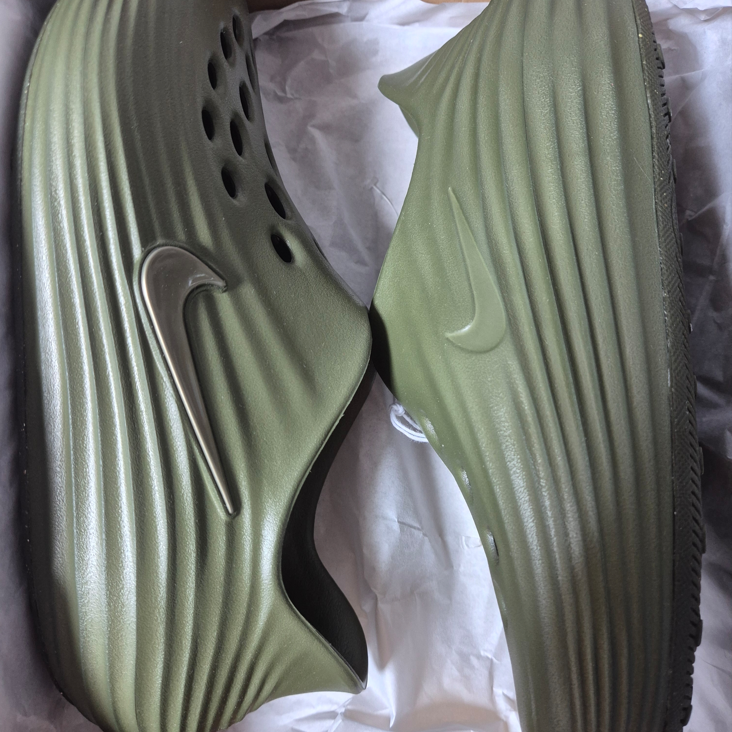 Nike ReactX Rejuven8 Medium Olive 착용 스타일
