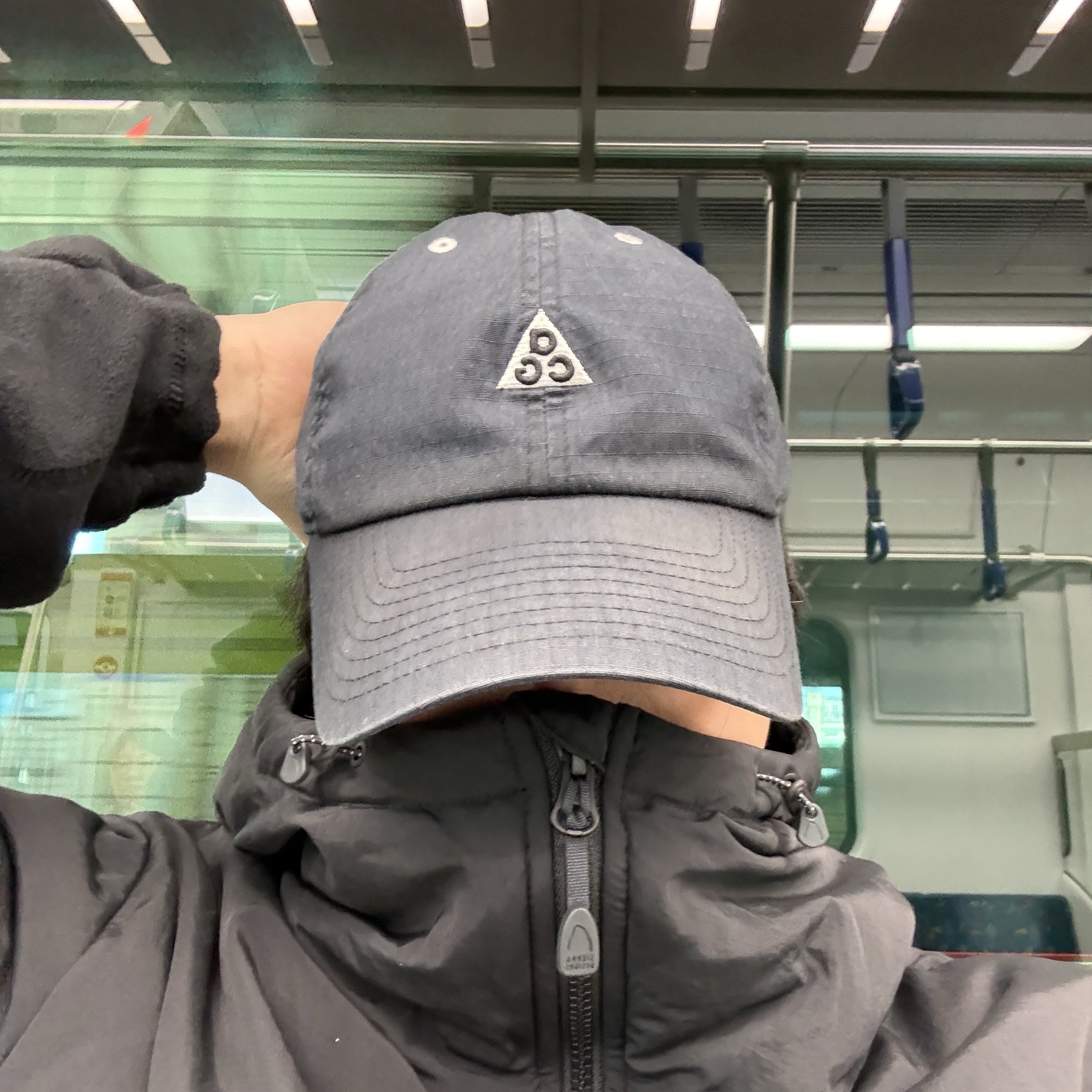 Nike ACG Heritage 86 Cap Black Light Smoke Grey 착용 스타일