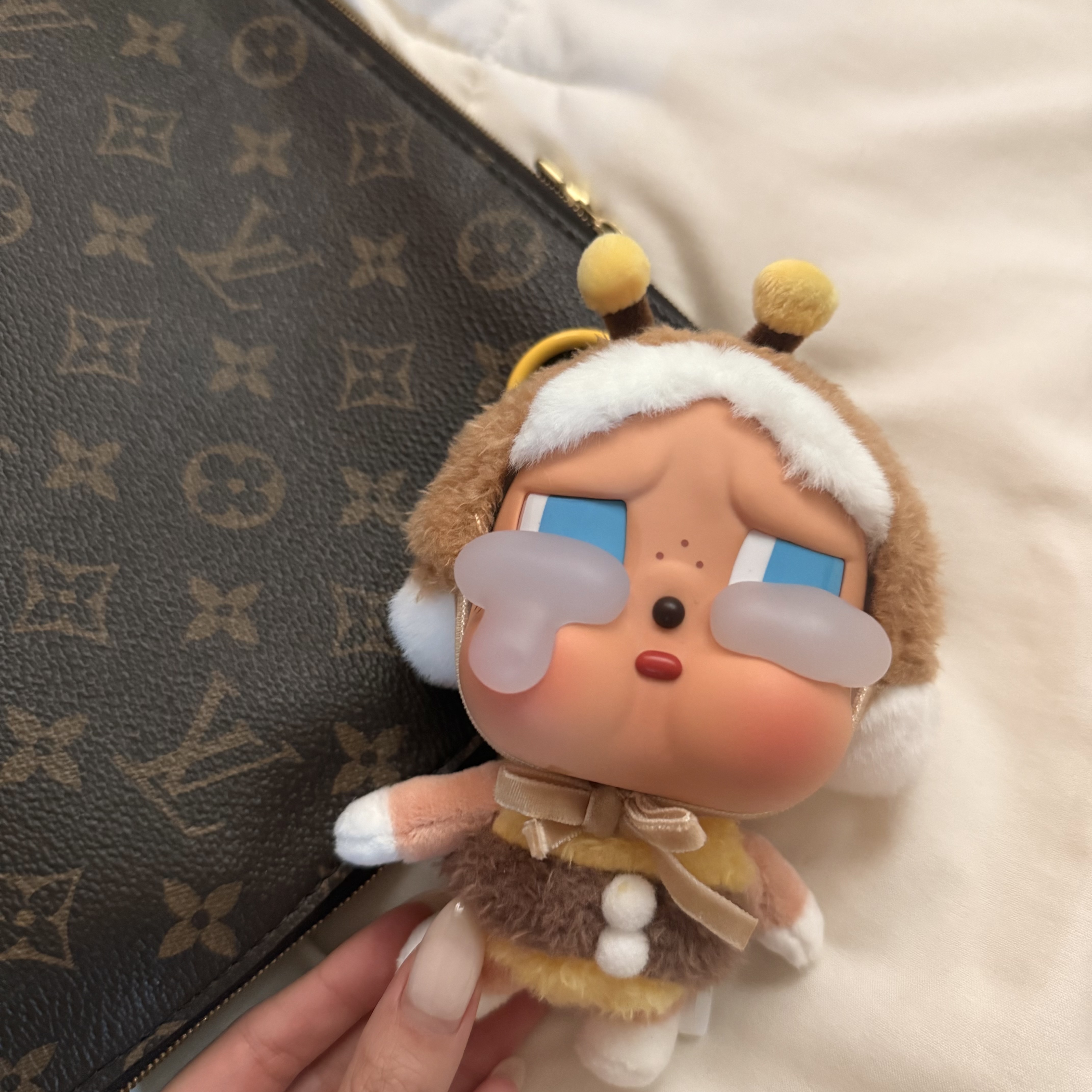 Pop Mart Crybaby Crying Again Series Plush Keyring I'll Bring You A Flower (Opened Case) 착용 스타일 - 1