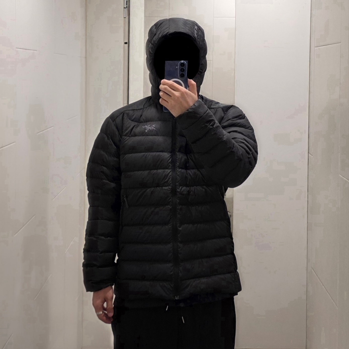 Arc'teryx Cerium Hoody Black 착용 스타일