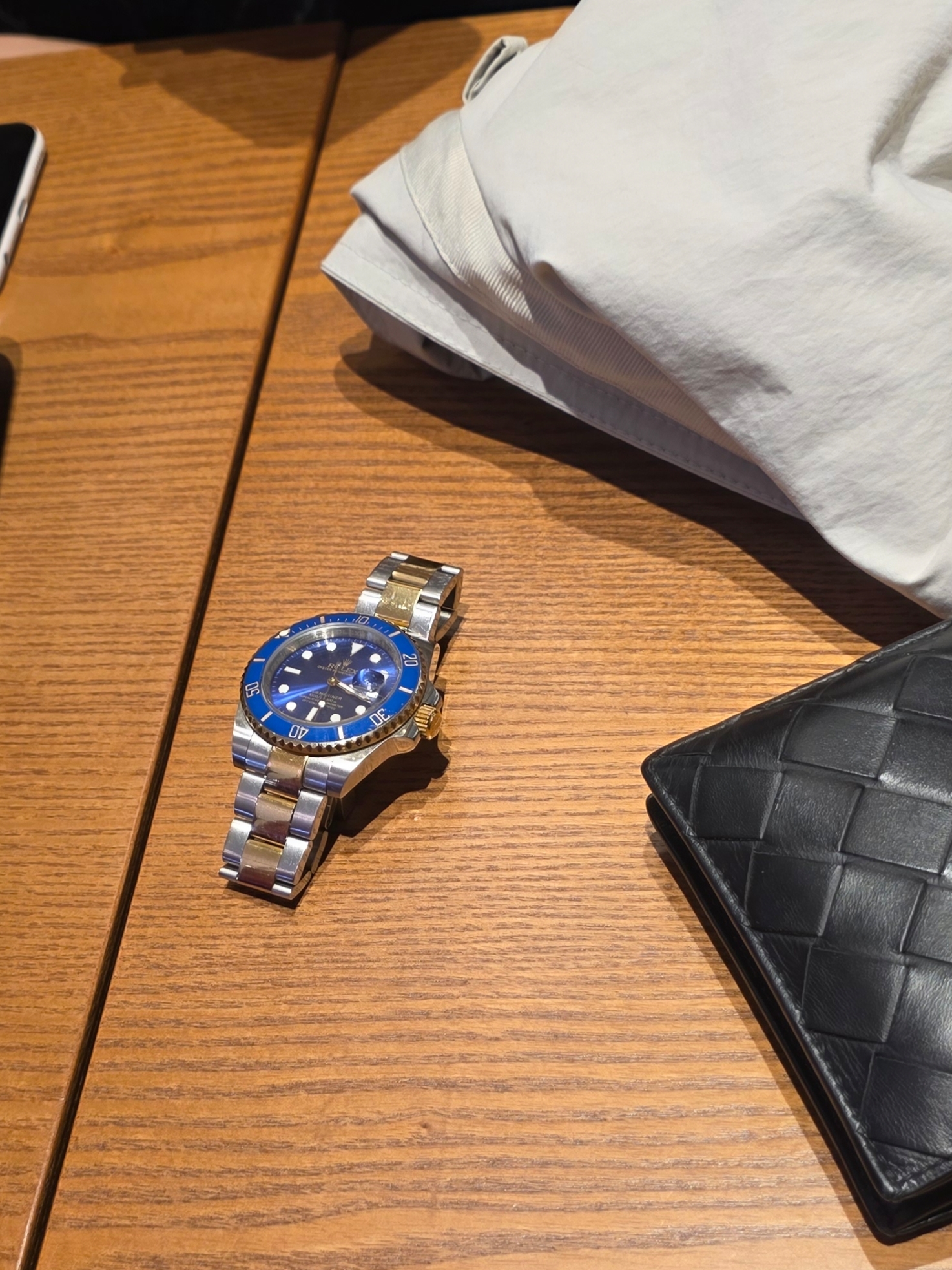 Rolex Submariner Date 41mm 126613LB Royal Blue Oyster, Bottega Veneta Slim Bi-Fold Wallet Black 착용 스타일