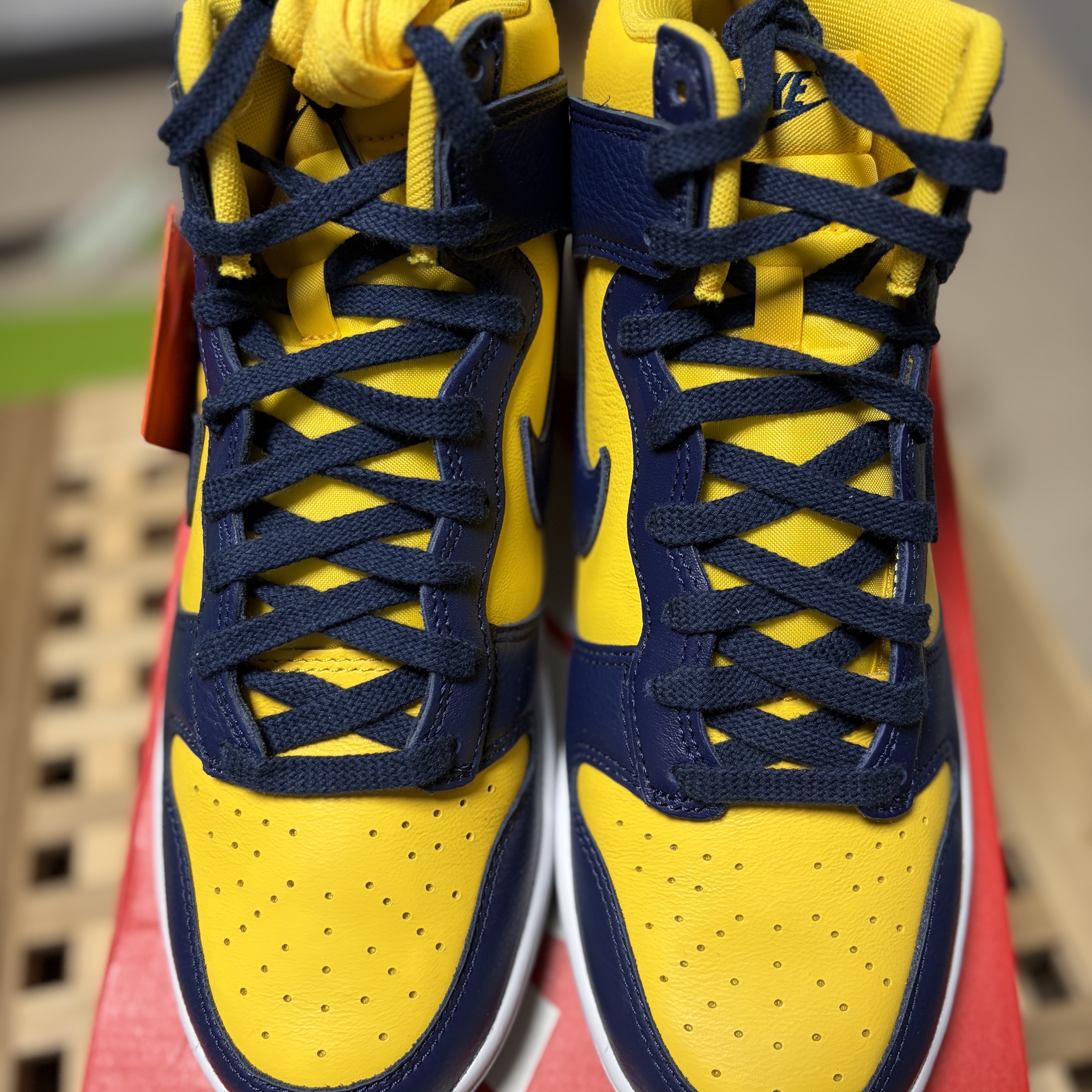 Nike Dunk High Retro SE Varsity Maize White 착용 스타일 - 4