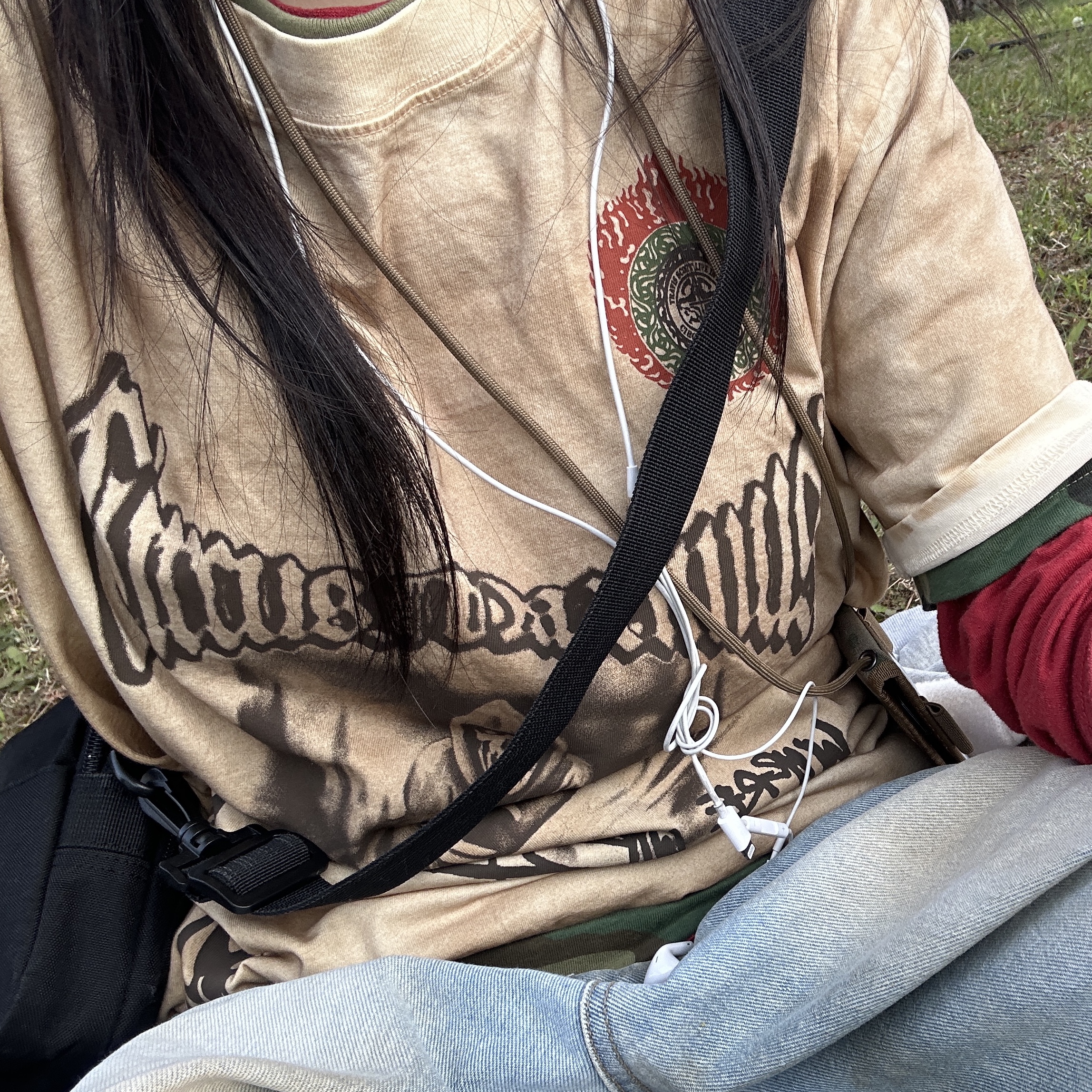 Travis Scott Circus Maximus Stadium Tour 25 Where Was Us T-Shirts Dirty White, Travis Scott Circus Maximus Stadium Tour 25 Spray Hoodie Black 착용 스타일 - 2