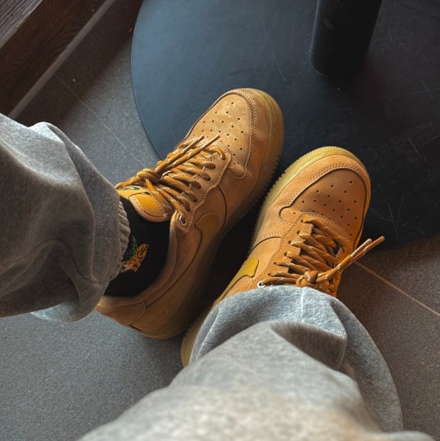 Nike Air Force 1 '07 WB Flax 착용 스타일
