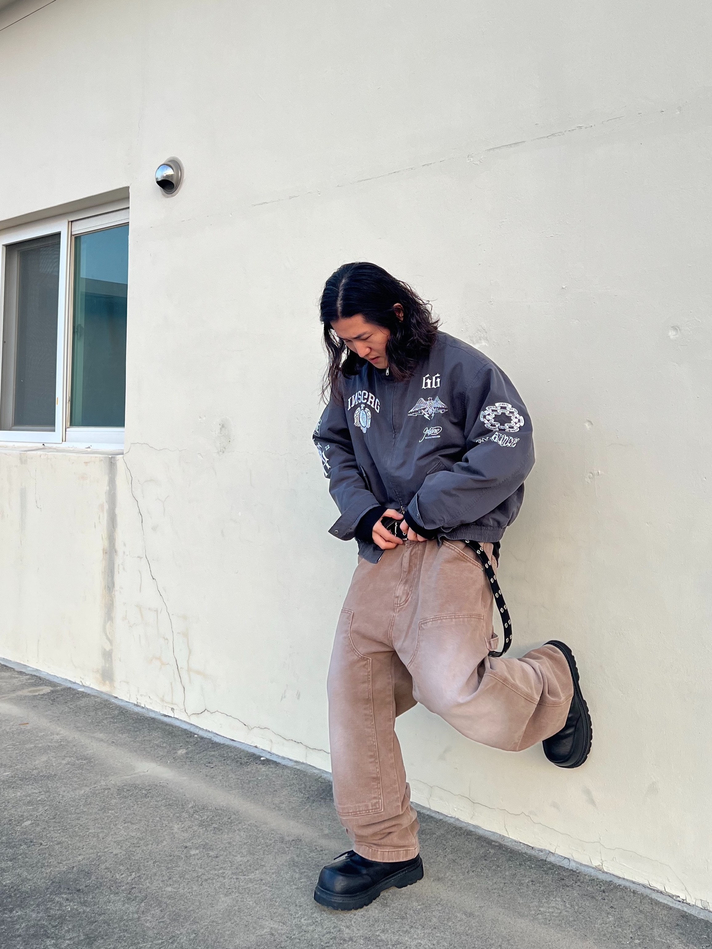 Kamien x MJD Double Hole Belt Black Shearling Calfskin, INSANE GARAGE Insane Harrington Jacket_Charcoal 착용 스타일 - 4