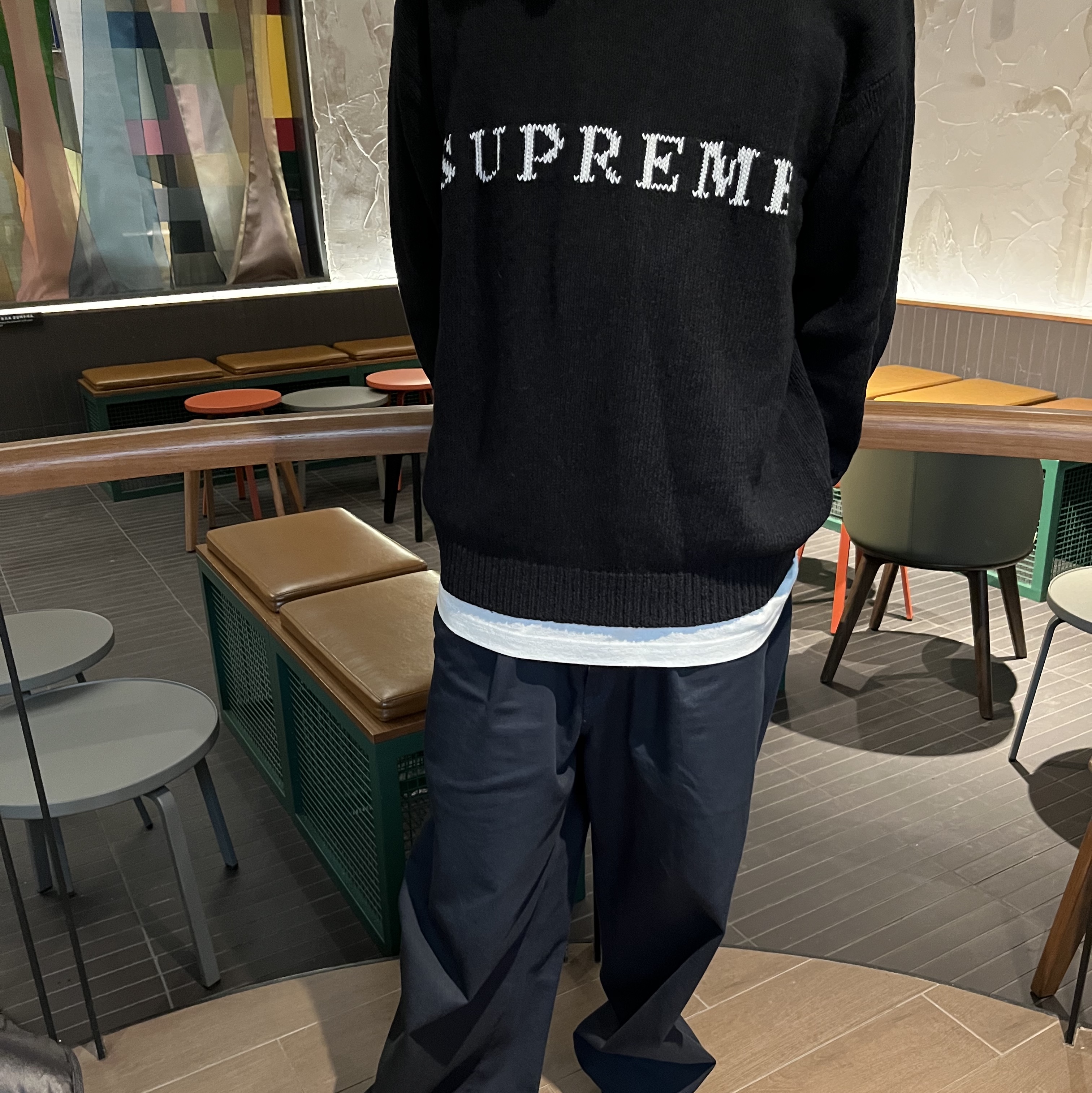 Supreme Contrast Logo Sweater Black - 25SS 착용 스타일 - 3