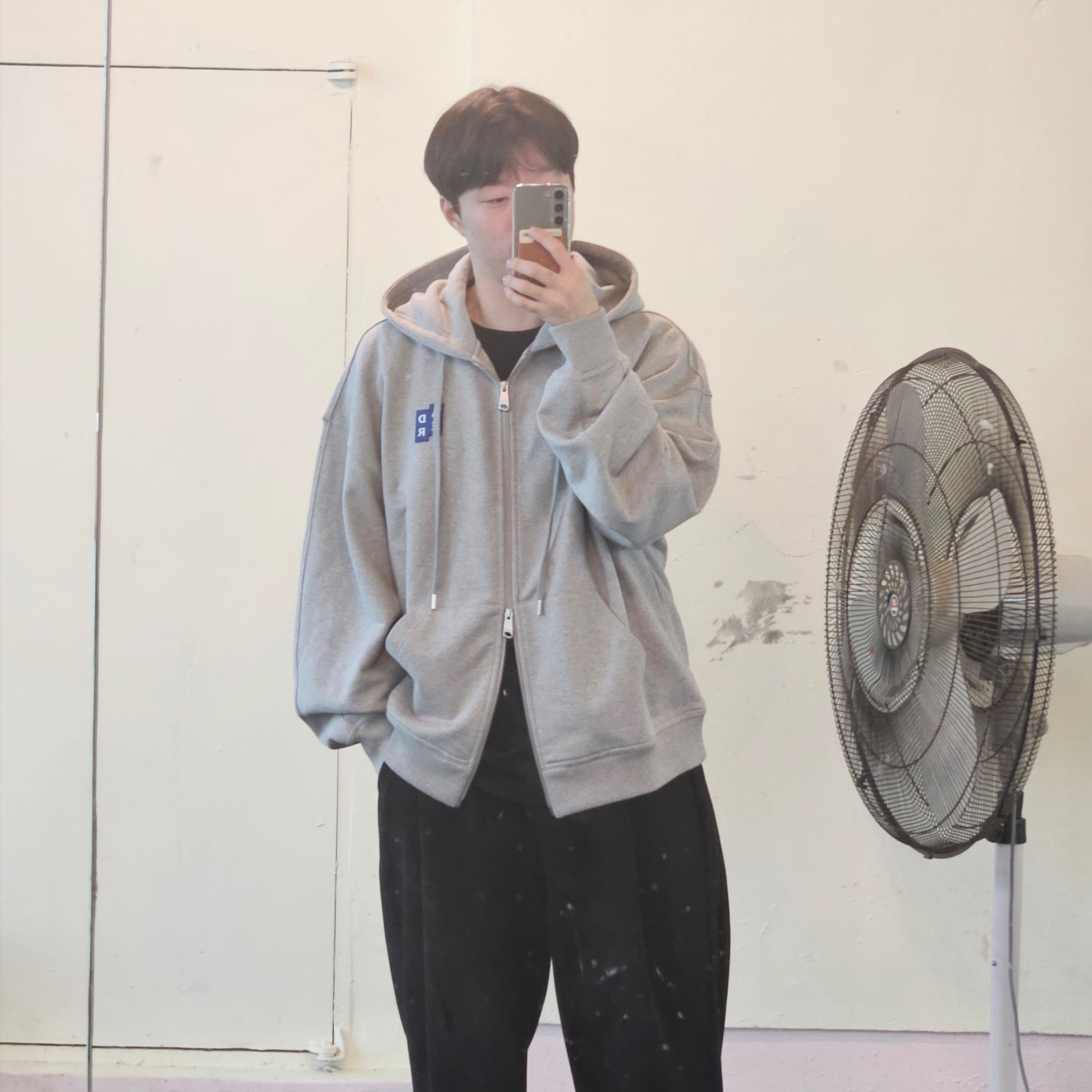 Ader Error Sig; TRS/BL Tag Hoodie Zip-Up 02 Grey 착용 스타일