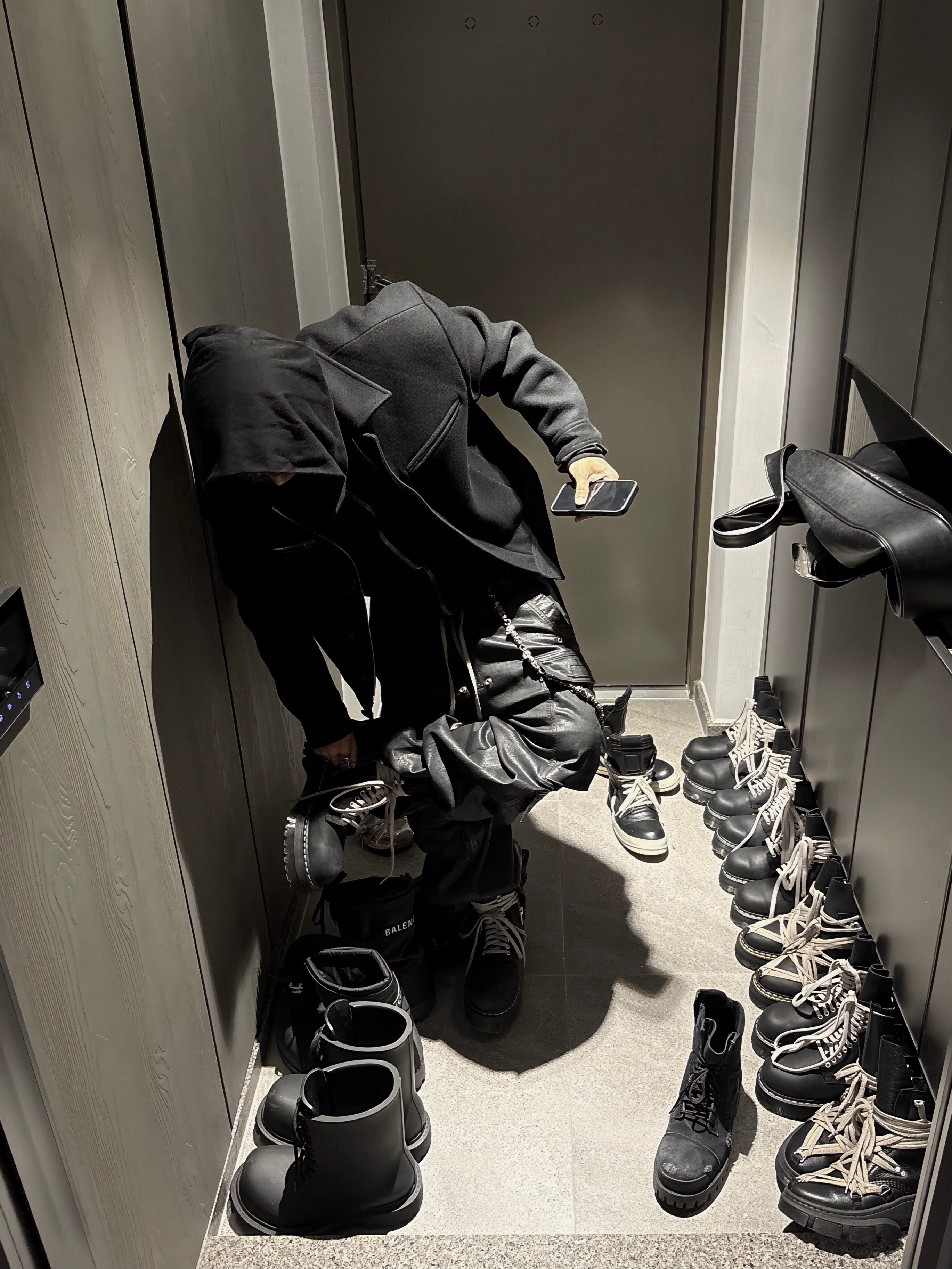 Dr. Martens x Rick Owens Quad Sole Steel Toe Boots Black, Dr. Martens x Rick Owens 1460 Quad Sole Mega Lace Boots Black 착용 스타일 - 1