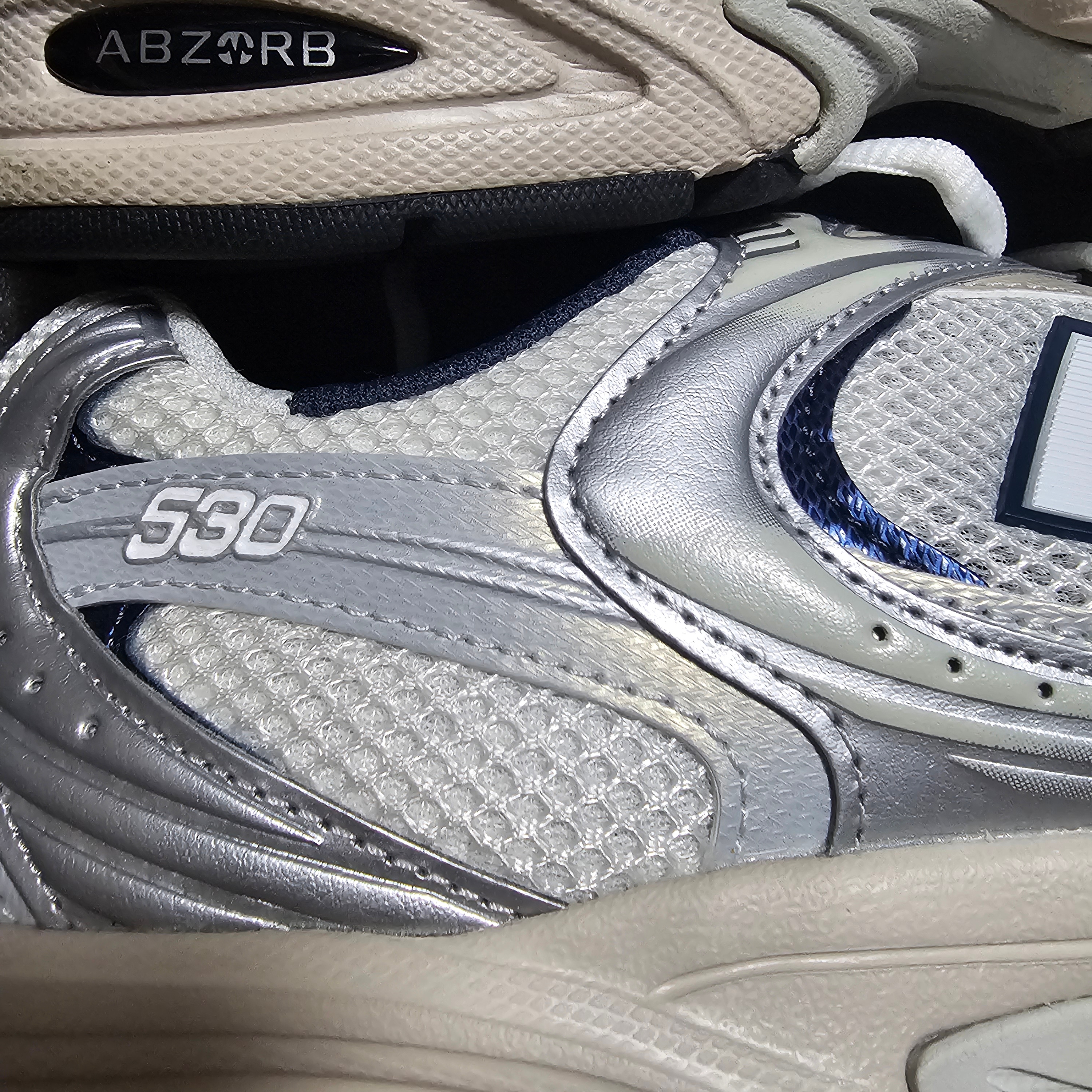 New Balance 530 Steel Grey 착용 스타일 - 3