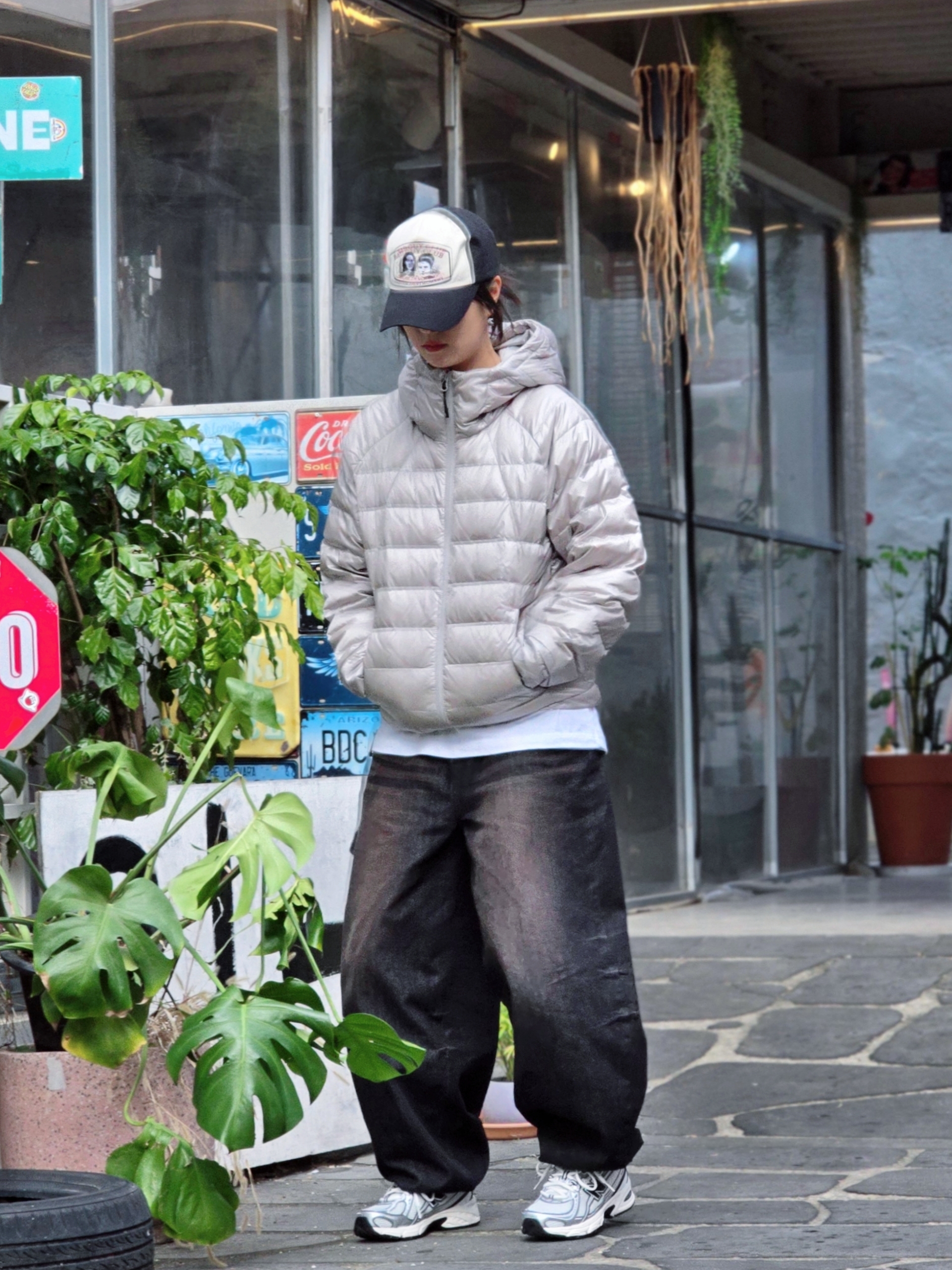 Musinsa Standard Iron Light Down Jacket Light Grey, New Balance 740 Sea Salt Black 착용 스타일
