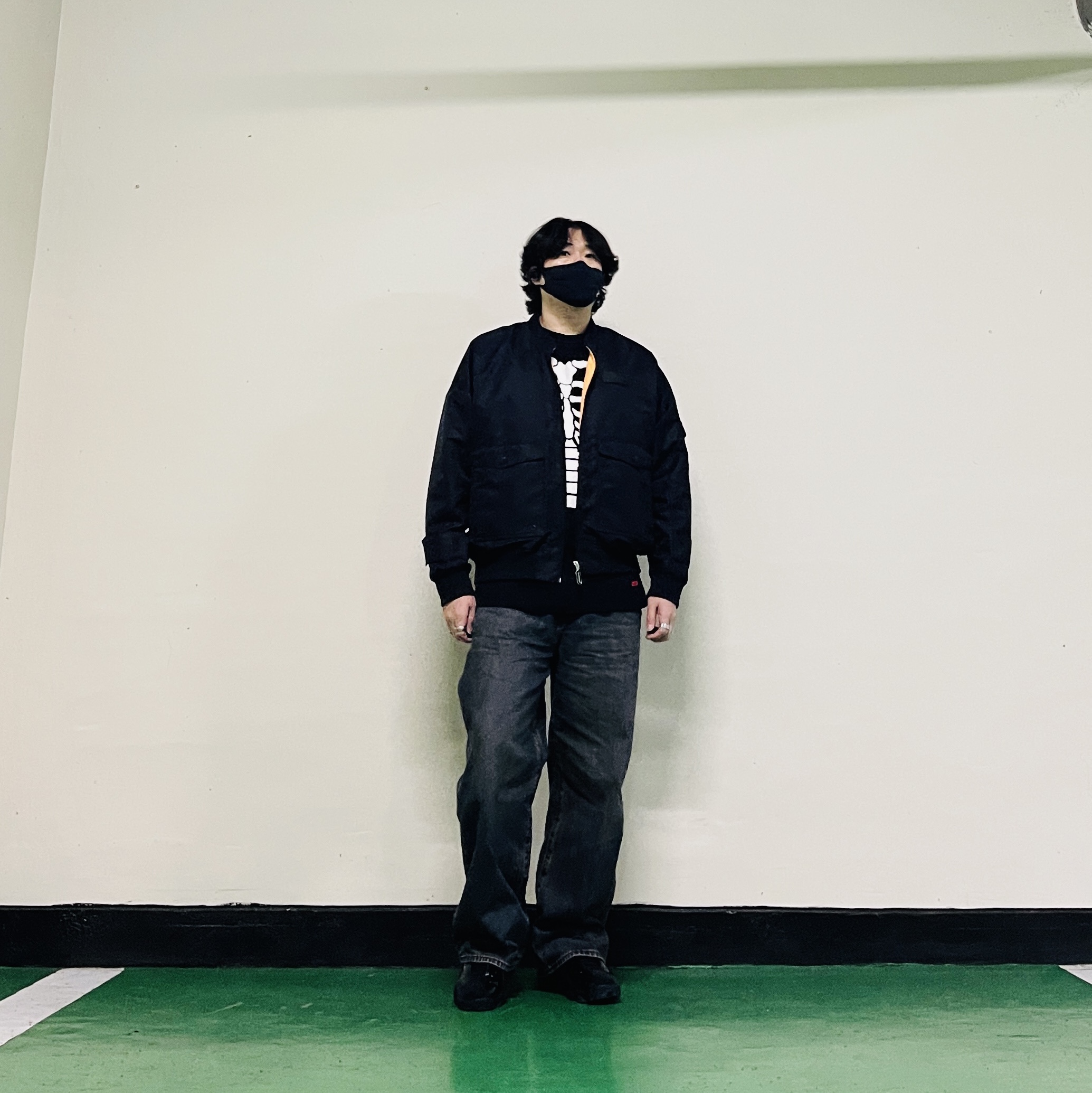 Supreme Hanes Bones Thermal Crew Black (1 Pack), Jordan 13 Retro Cap and Gown 착용 스타일 - 3
