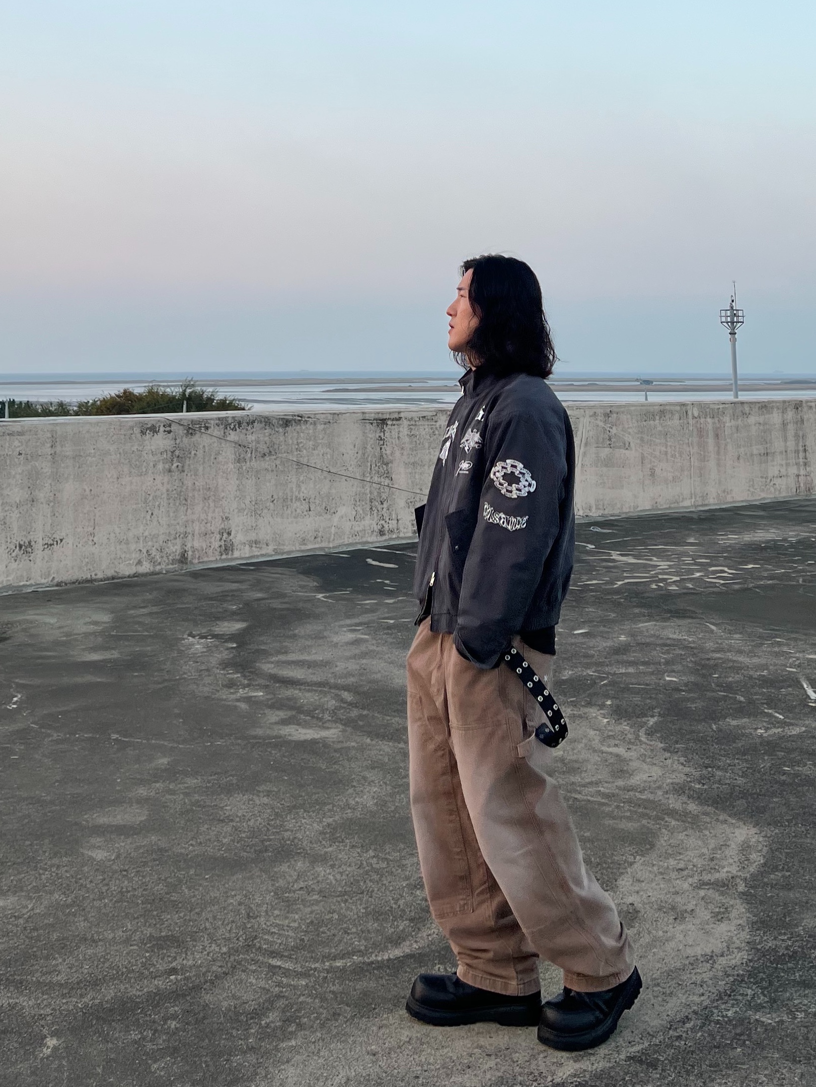 Kamien x MJD Double Hole Belt Black Shearling Calfskin, INSANE GARAGE Insane Harrington Jacket_Charcoal 착용 스타일 - 3