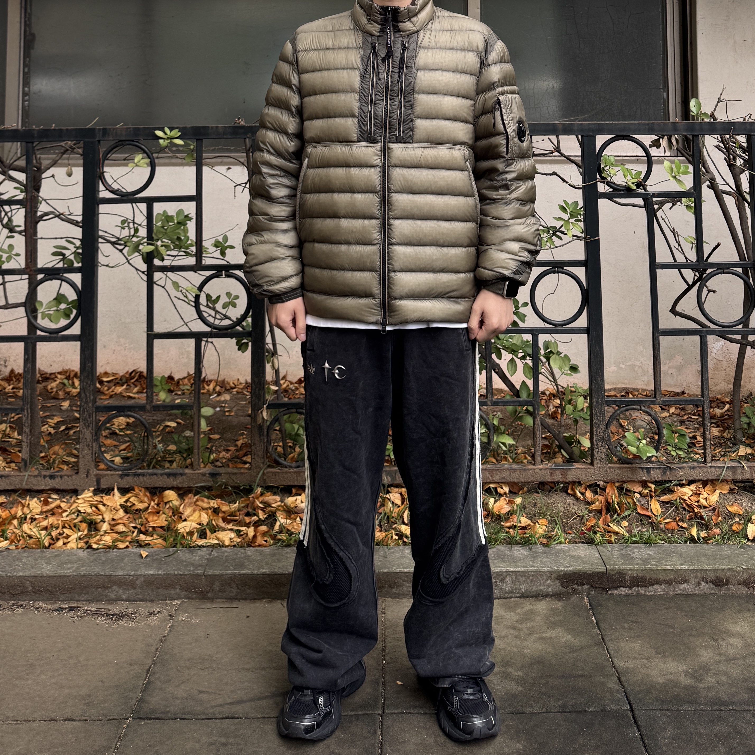 C.P. Company D.D. Shell Medium Down Jacket Fungi Grey - 25FW, Adidas x Thug Club Teamgeist Sweatpants Black - KR Sizing 착용 스타일