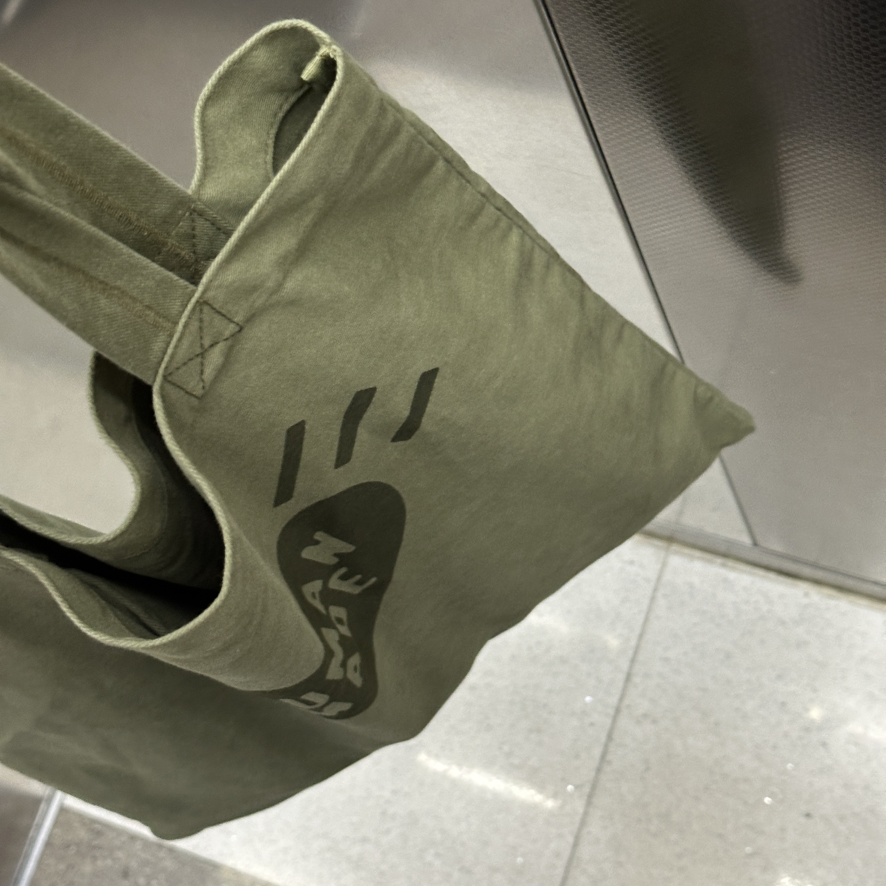 Human Made Book Tote Olive Drab 착용 스타일