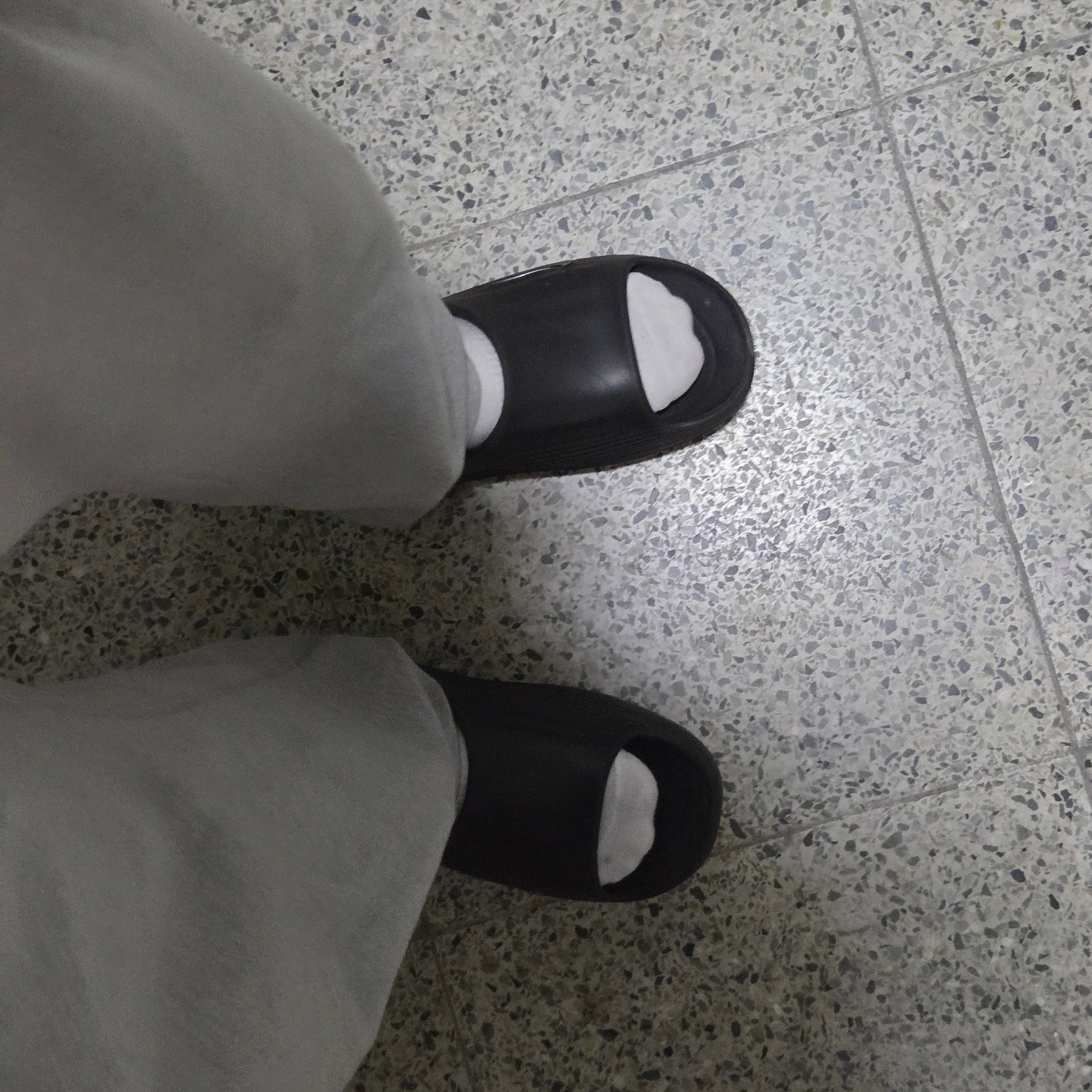 Nike ReactX Rejuven8 Slide Black 착용 스타일