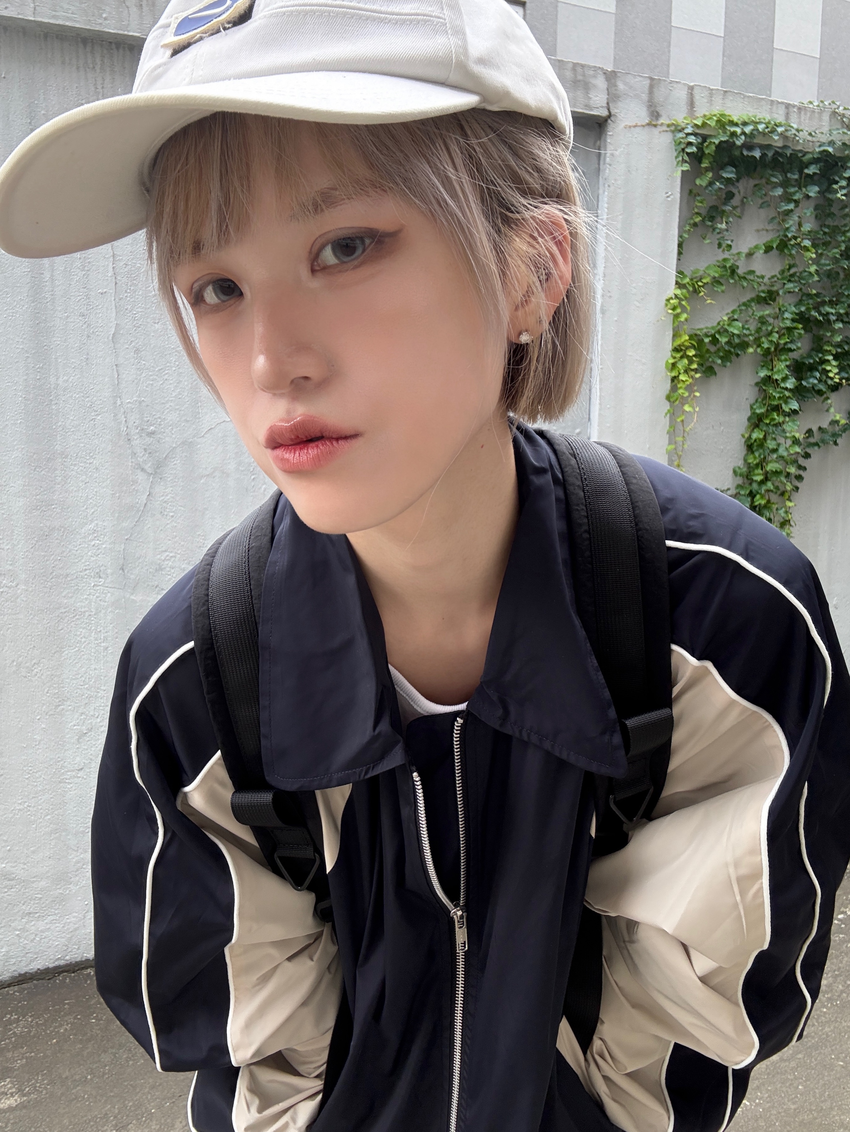 SLOW RECORD HOUSE Piping Line Windbreaker Navy 착용 스타일 - 10