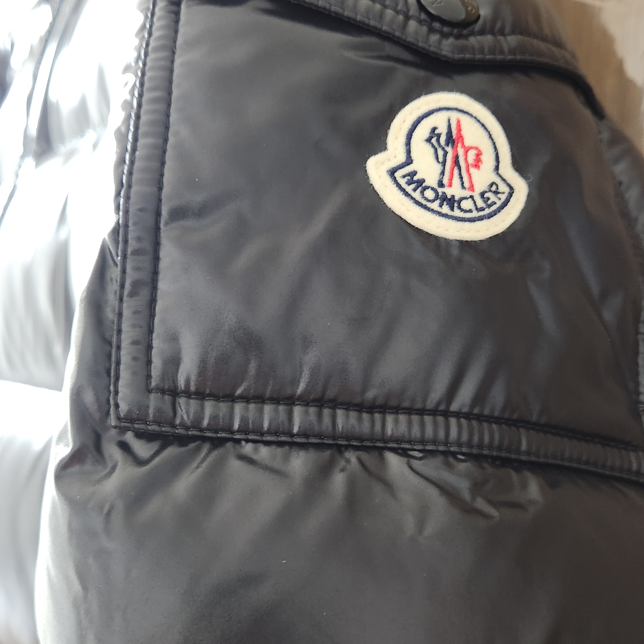 Moncler Maya Hooded Short Down Jacket Black - 25FW 착용 스타일 - 1