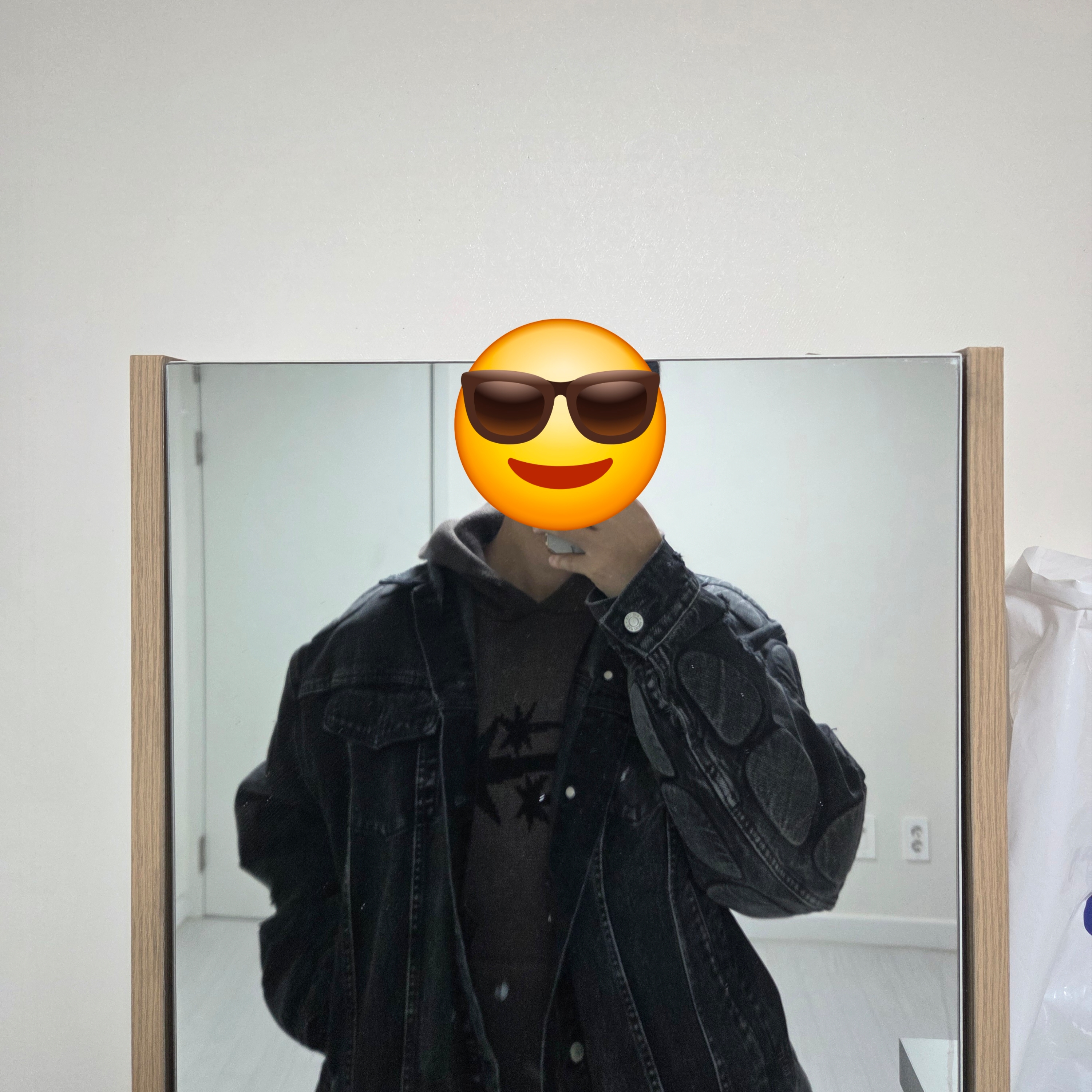 Yeezy Gap Engineered By Balenciaga Padded Denim Jacket Grey Wash 착용 스타일
