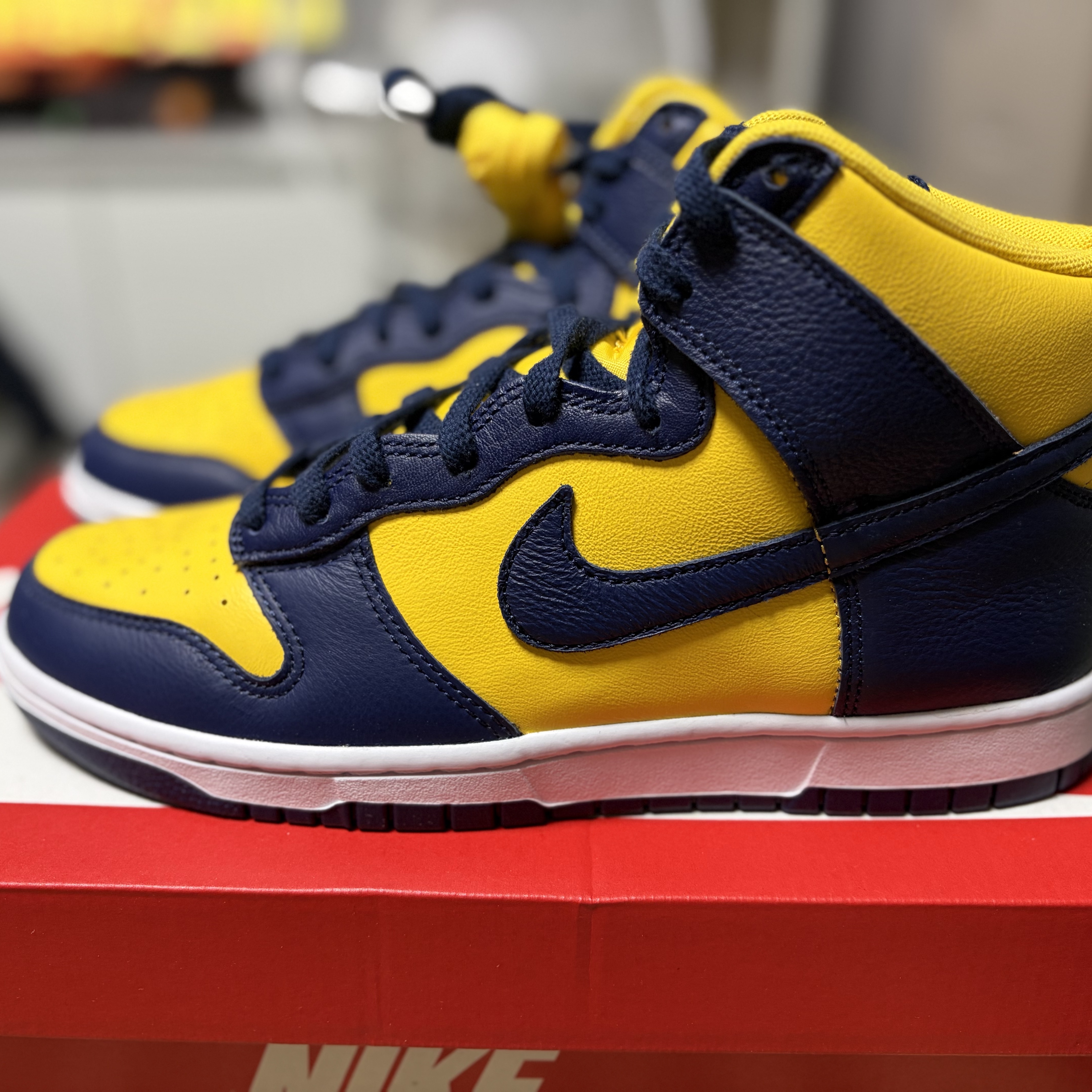 Nike Dunk High Retro SE Varsity Maize White 착용 스타일 - 1