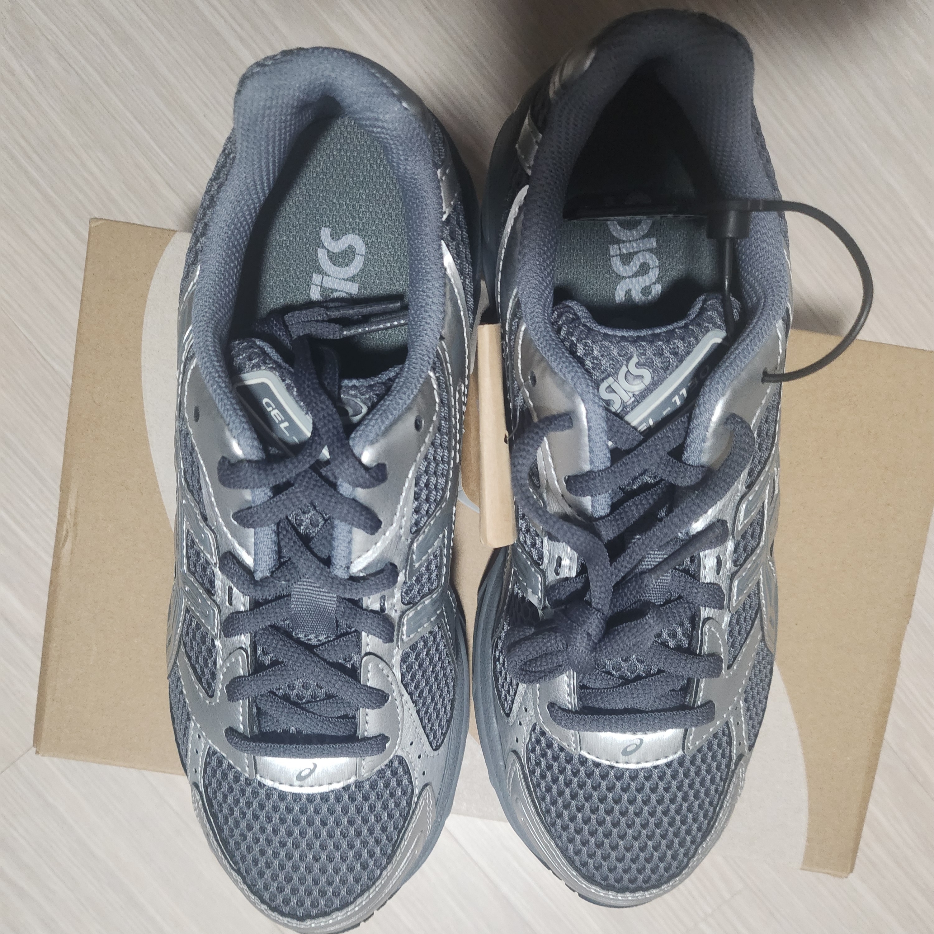 Asics Gel-1130 Steel Grey Pure Silver 착용 스타일