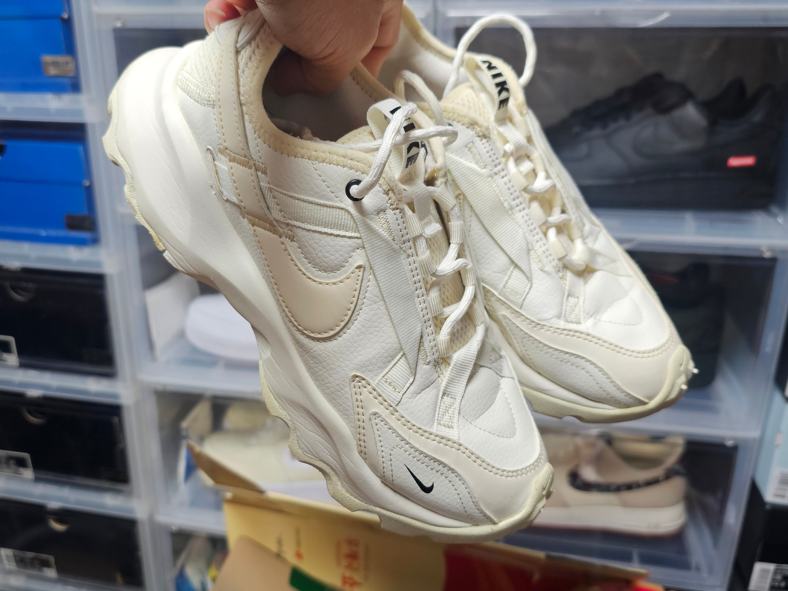 (W) Nike TC 7900 Summit White 착용 스타일