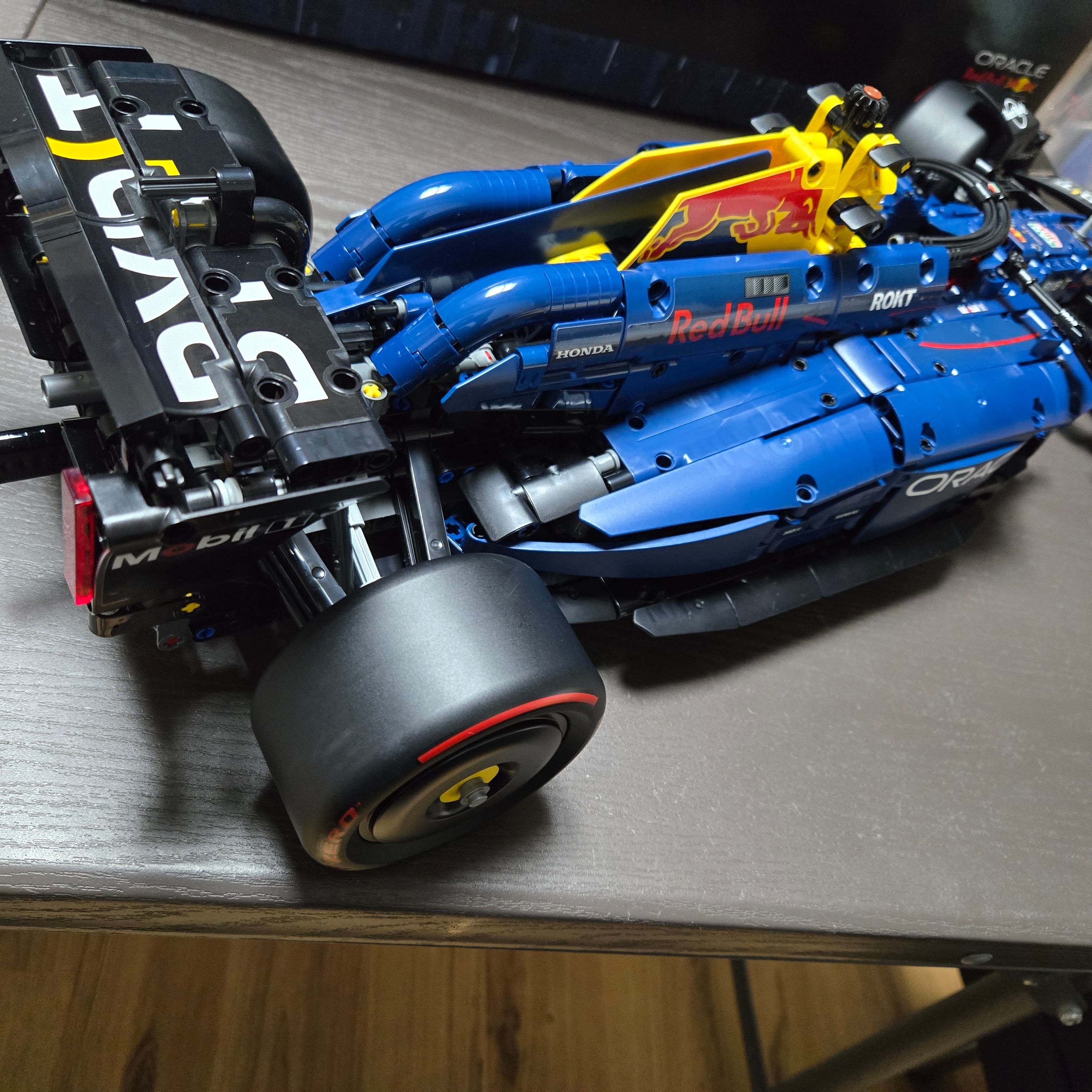 Lego Technic Oracle Red Bull Racing RB20 F1 Car 착용 스타일 - 3