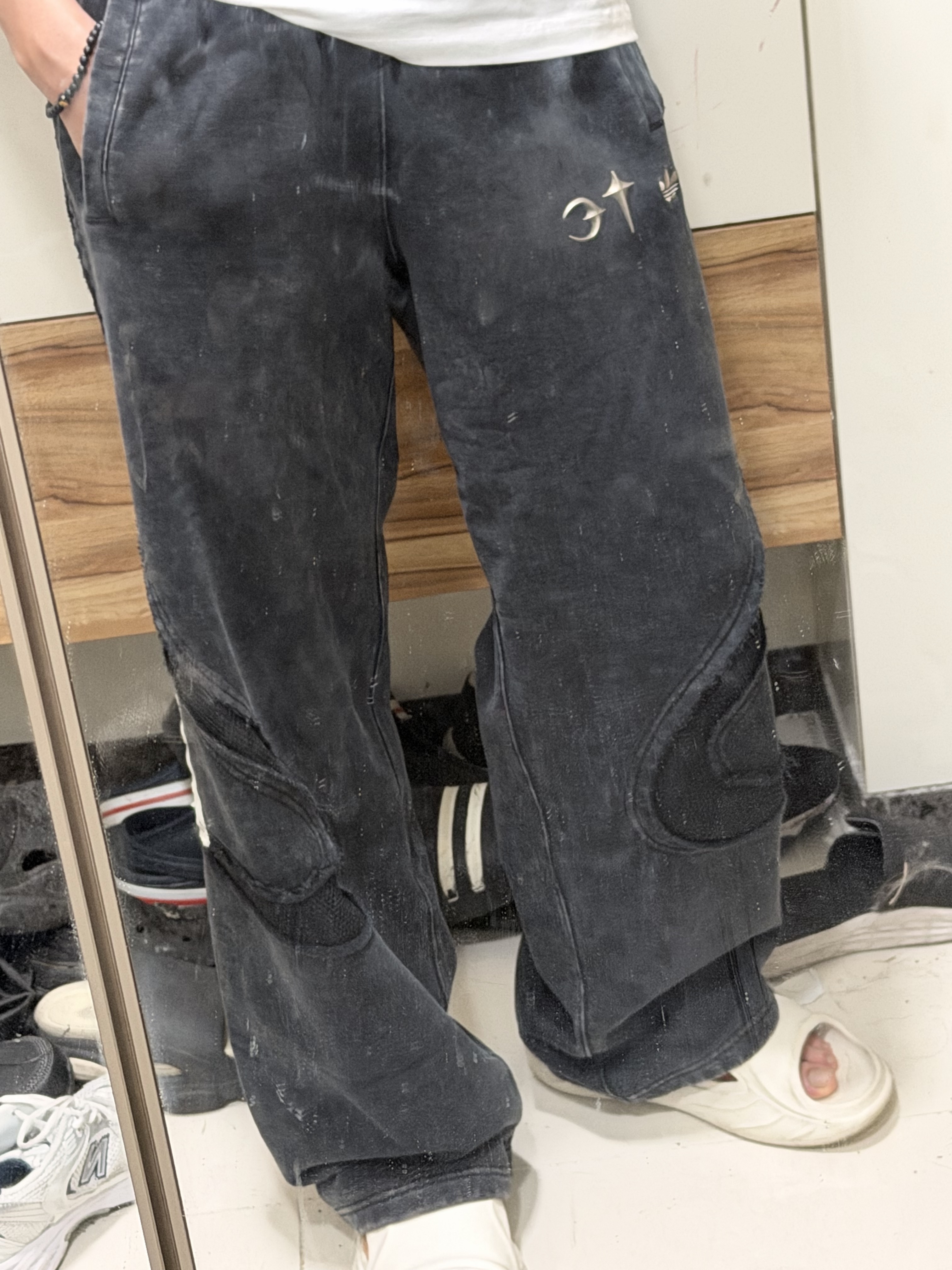 Adidas x Thug Club Teamgeist Sweatpants Black - KR Sizing 착용 스타일 - 1
