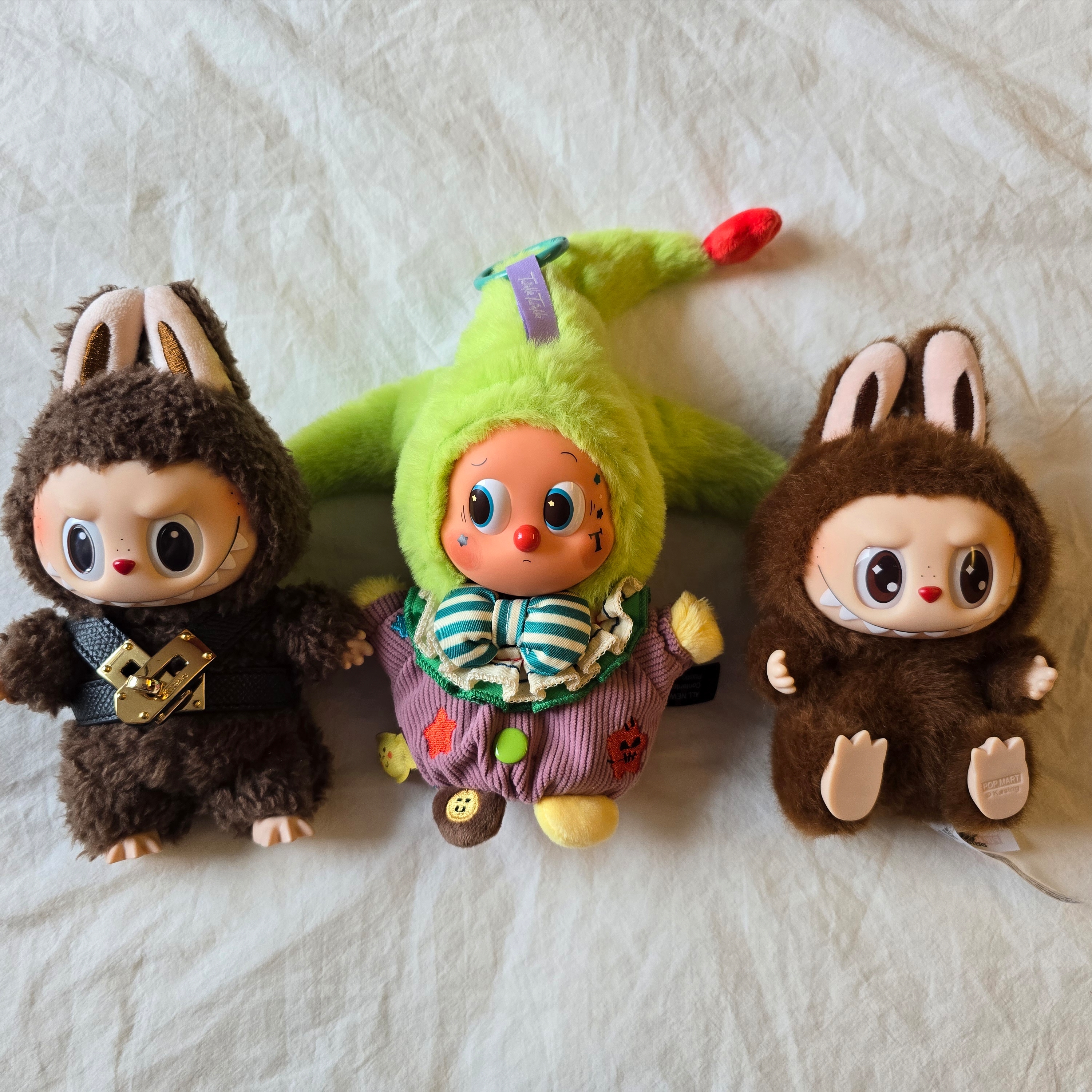 Pop Mart Why So Serious Series Vinyl Plush Pendant Bubblegum (Opened Case), Pop Mart Labubu Let's Play Together Doll Series Duoduo Keyring (Opened Case) 착용 스타일